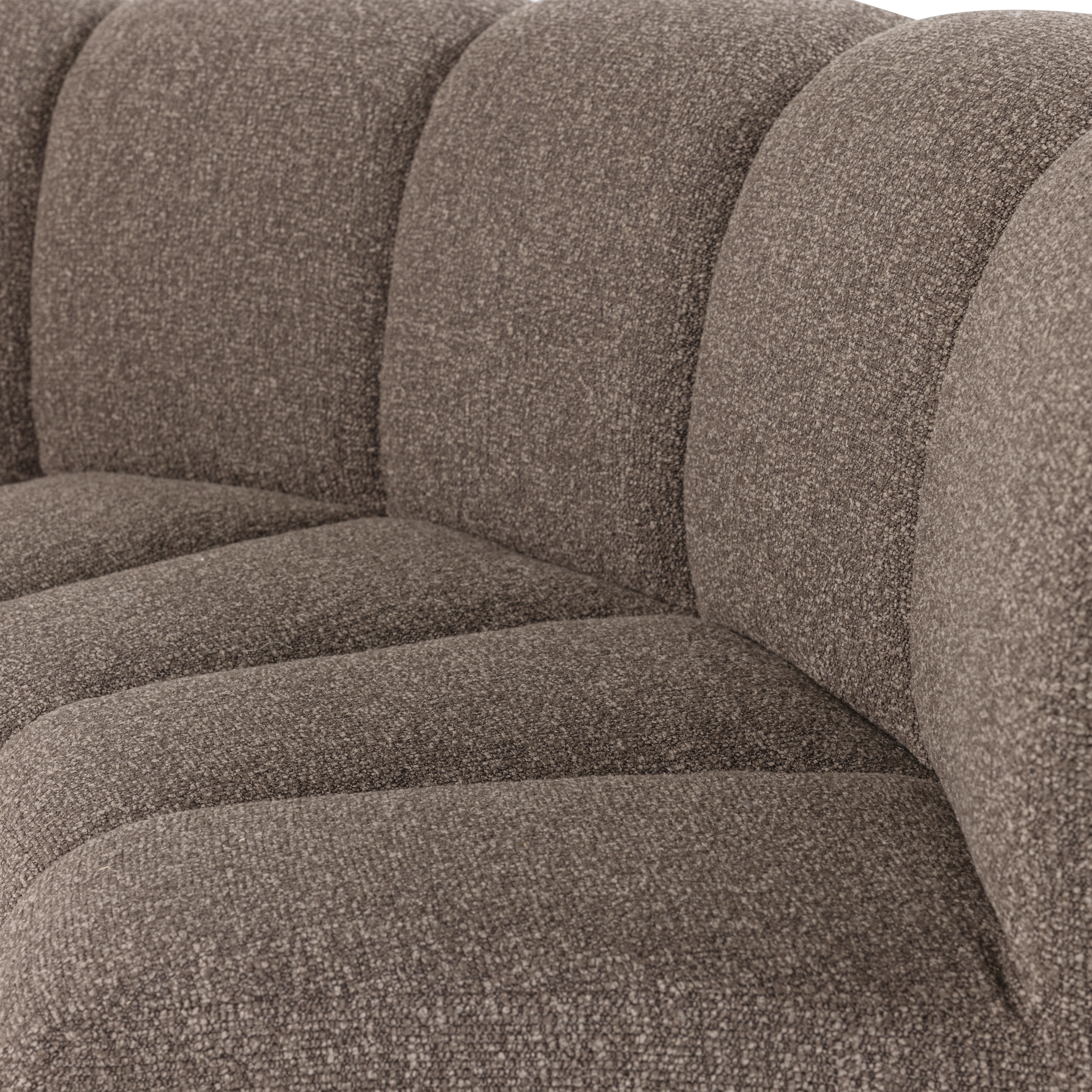 377902-BM_05_VS_Mojo_eetbank_halfronde_hoek_rugleuning_boucle_bruin_melange_C1.png?auto=webp&format=png&width=1500&height=1500
