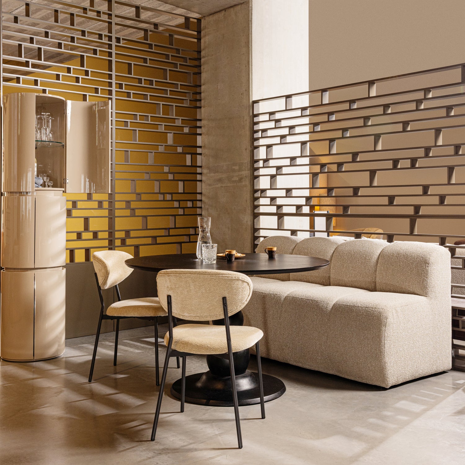 377462-EM__800014-Z__377824-Z__374072-A_02_SF_WE_Mojo_bankje_met_rugleuning_boucle_beige_Blanco_Sera_Kjeld_vierkant.jpg?auto=webp&format=png&width=1500&height=1500