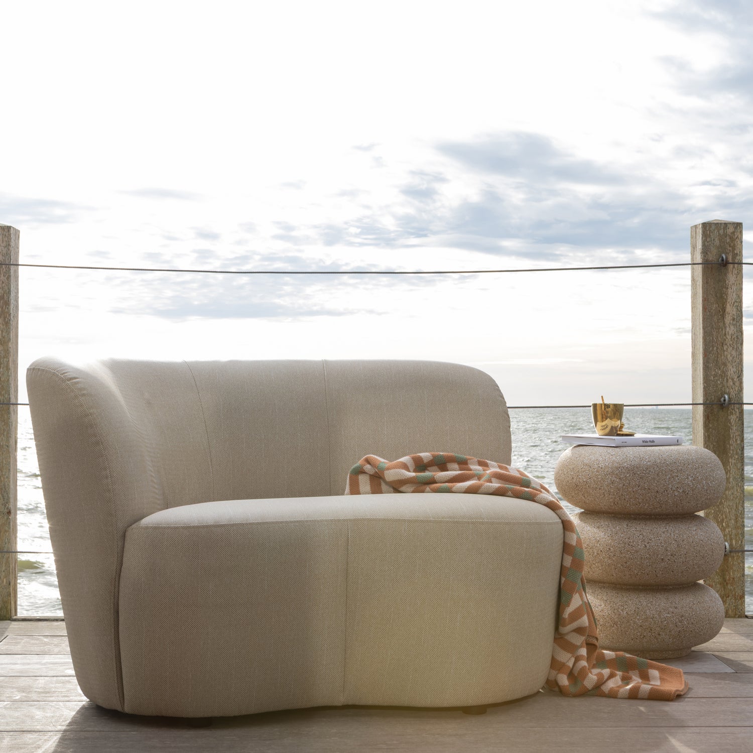 377903-Z__374093-B_02_SF_KW_Stone_tuin_bankje_links_rechts_Laurel_vierkant.jpg?auto=webp&format=png&width=1500&height=1500