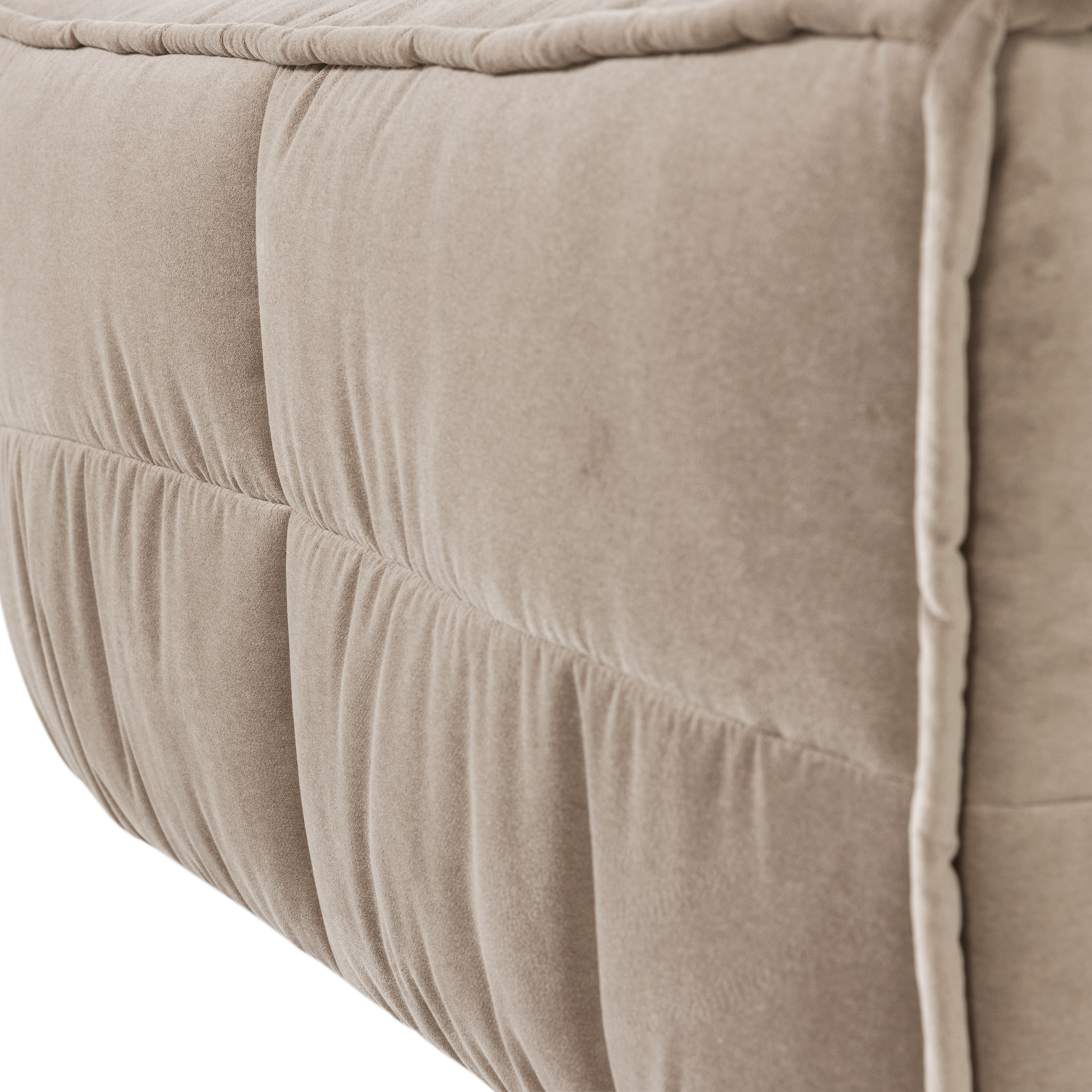 400560-WT_04_VS_VT_Cluster_hocker_velvet_warm_taupe_C2.png?auto=webp&format=png&width=1500&height=1500