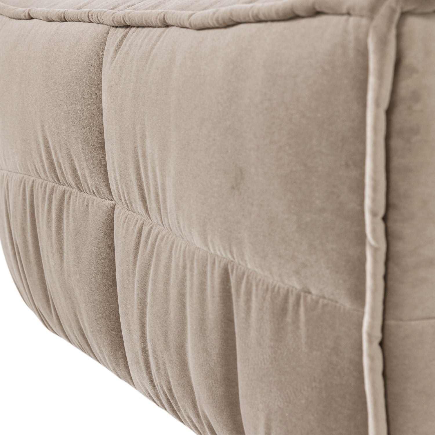 400560-WT_04_VS_VT_Cluster_hocker_velvet_warm_taupe_C2.png?auto=webp&format=png&width=1500&height=1500