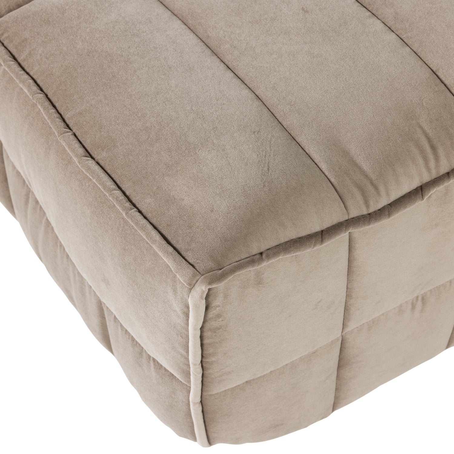 400560-WT_03_VS_VT_Cluster_hocker_velvet_warm_taupe_C1.png?auto=webp&format=png&width=1500&height=1500