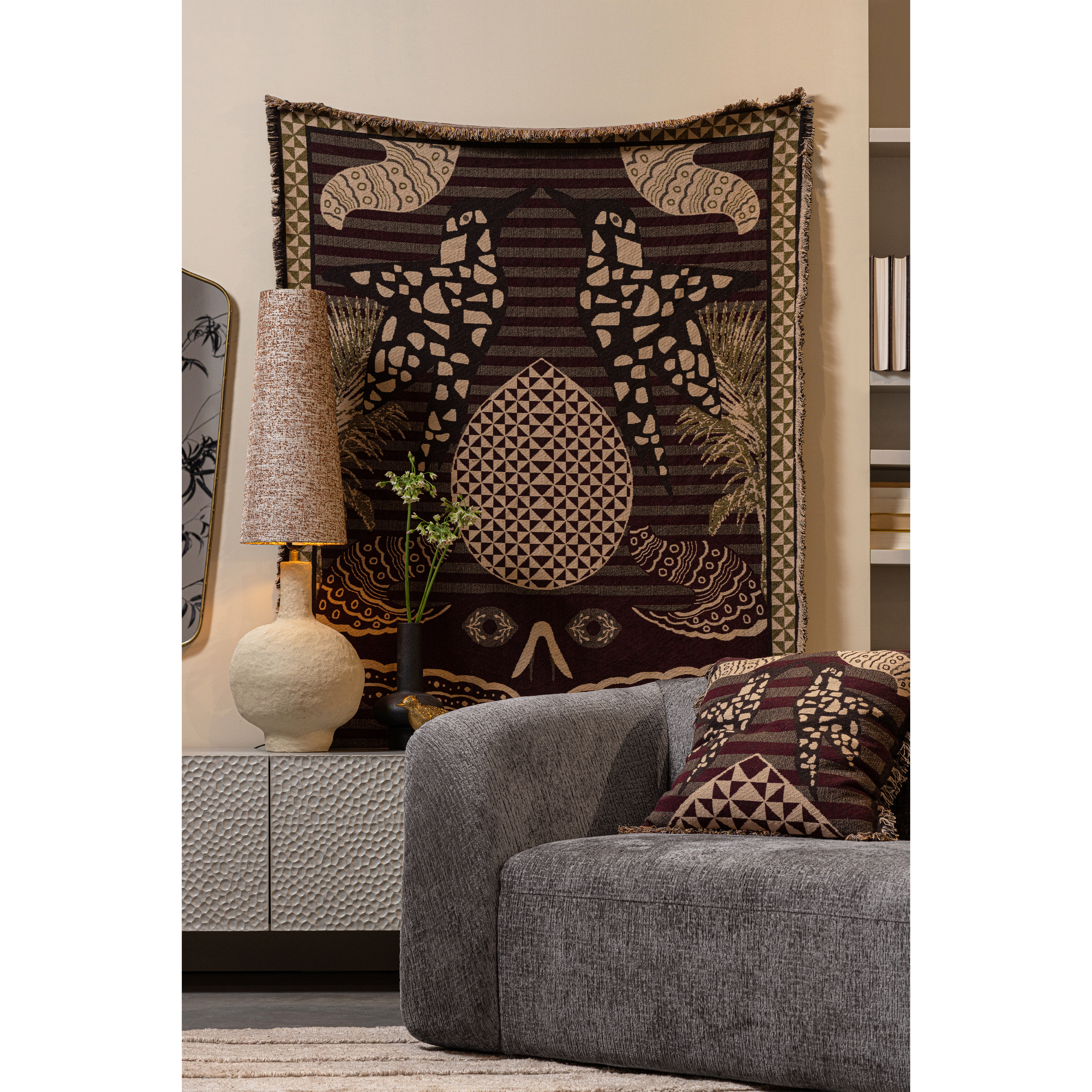 801270-MO-801310-M-801311-M-801220-O-801214-N-801256-B-01_SF_BP_Sloping_Devote_jaquard_Carved_tv_meubel_Ios_lampvoet_Upvote.jpg?auto=webp&format=png&width=1500&height=1500