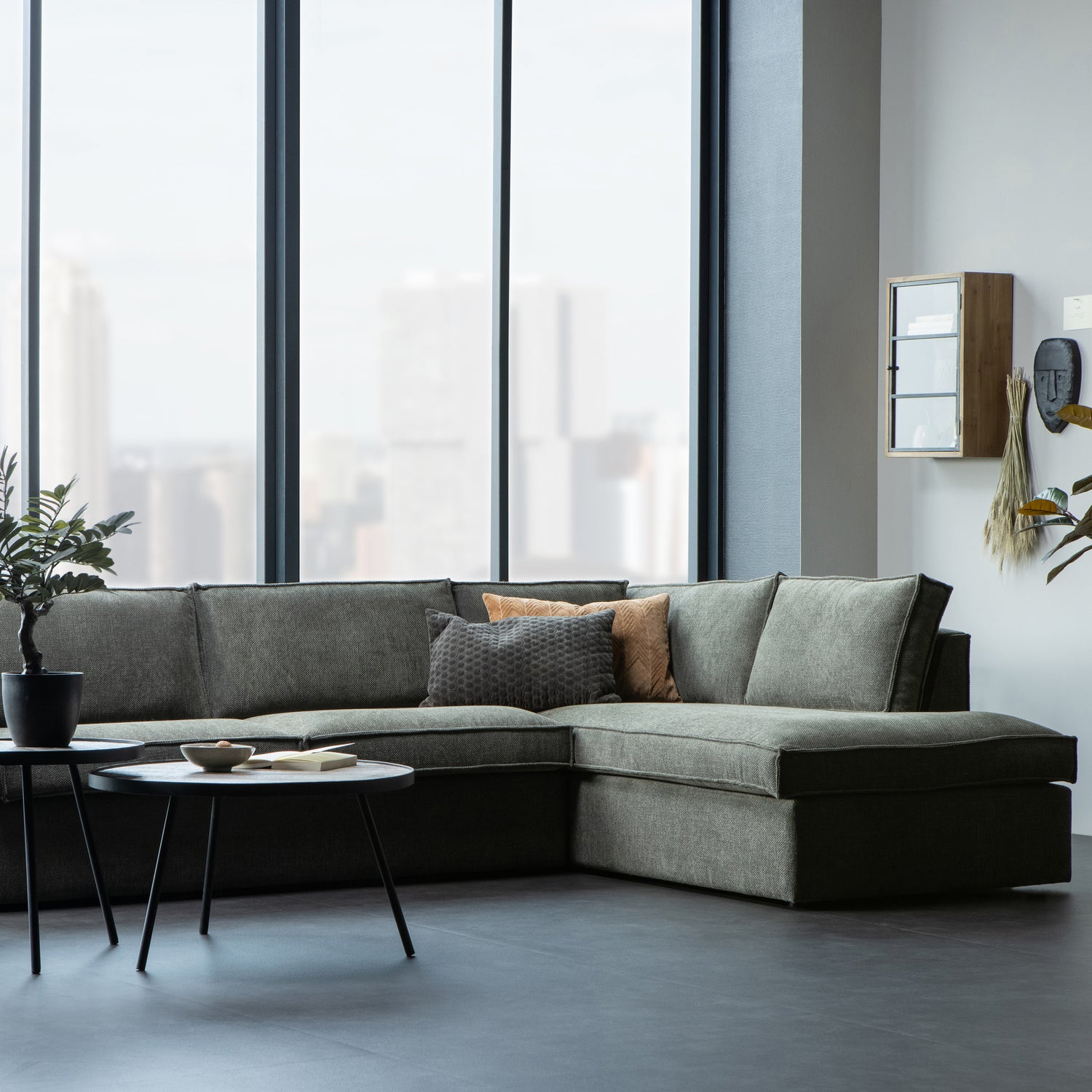 377319-G-01_SF_FA_Freddie_hoekbank_warm_groen_VIERKANT.jpg?auto=webp&format=png&width=1500&height=1500