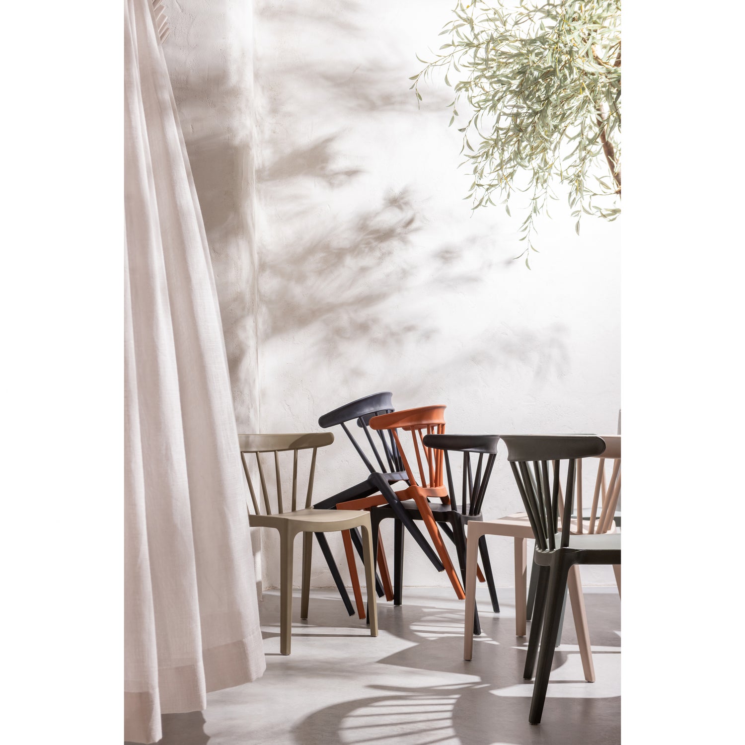 378634-T_378634-Z_378634-N_378634-U_378634-I_378634-J_378634-A-02_SF_FA_Bliss_spijlenstoel_terra_zwart_nude_jungle_inkt.jpg?auto=webp&format=png&width=1500&height=1500