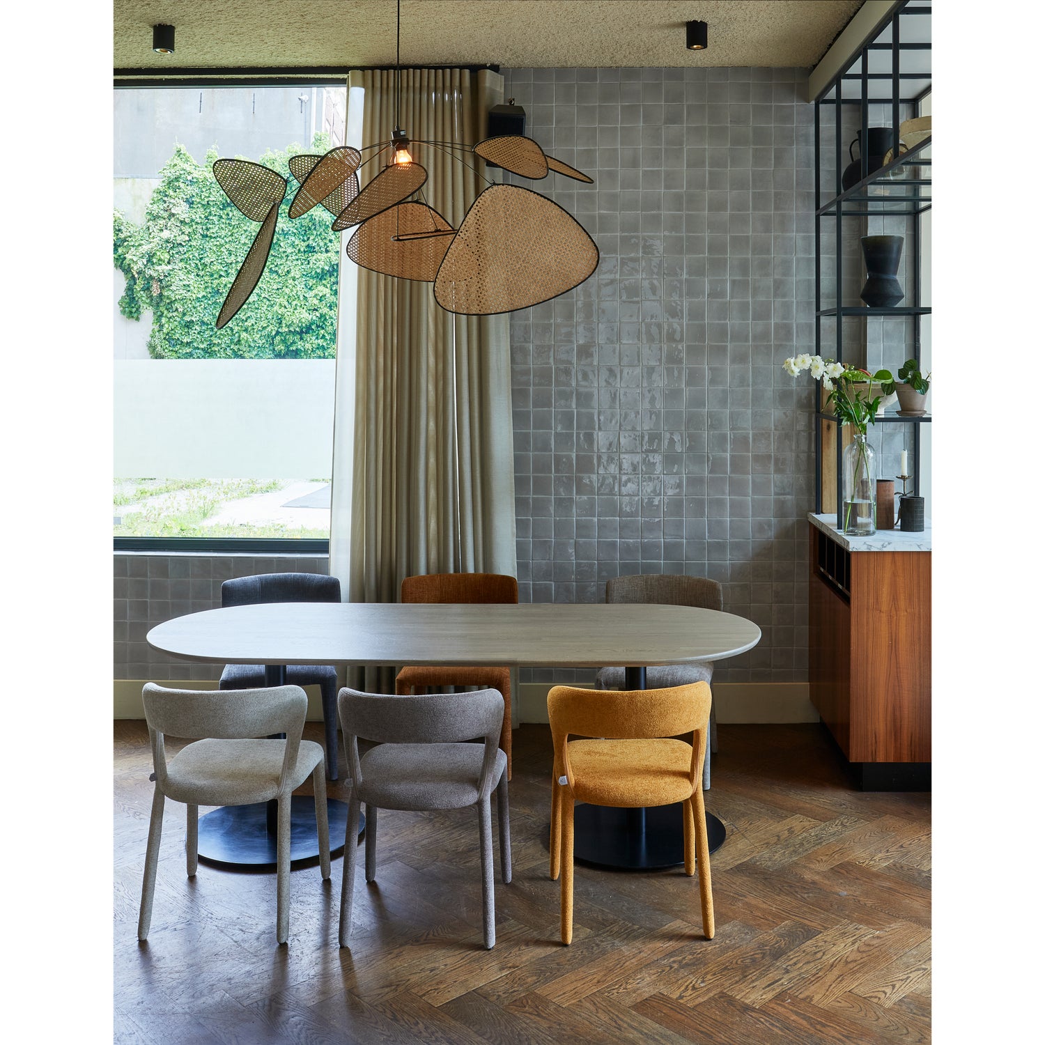 TB-OV-VL24-2190x0890-373260-801419-C-801419-T-801419-Z-02_SF_FA_Tafelblad_ovaal_vingerlas_220x90cm_pebble_grey_ronde_poot_Noble.jpg?auto=webp&format=png&width=1500&height=1500