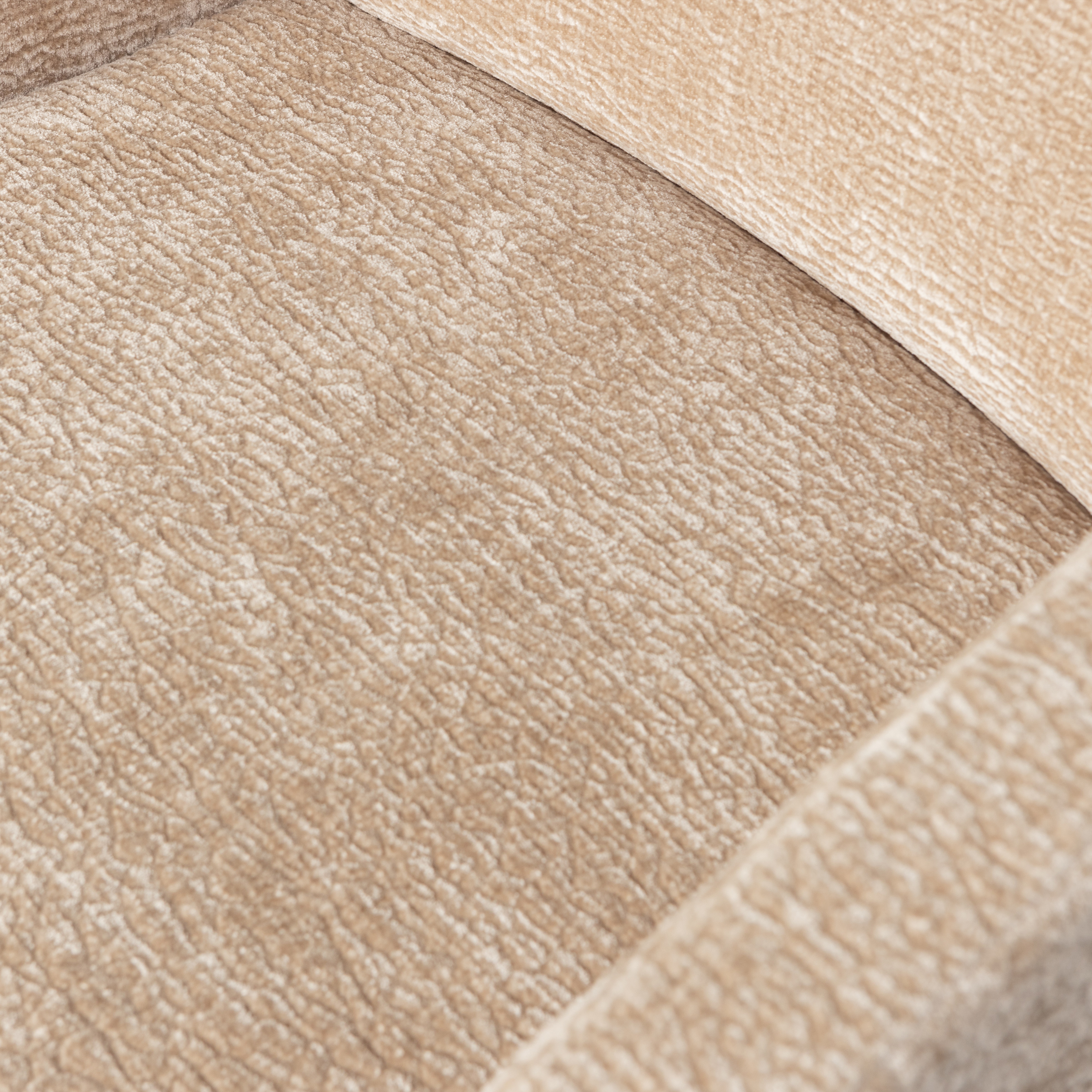 801139-S-01_VS_WE_Mount_eetkamerstoel_met_armleuning_3D_chenille_zand_detail.png?auto=webp&format=png&width=1500&height=1500