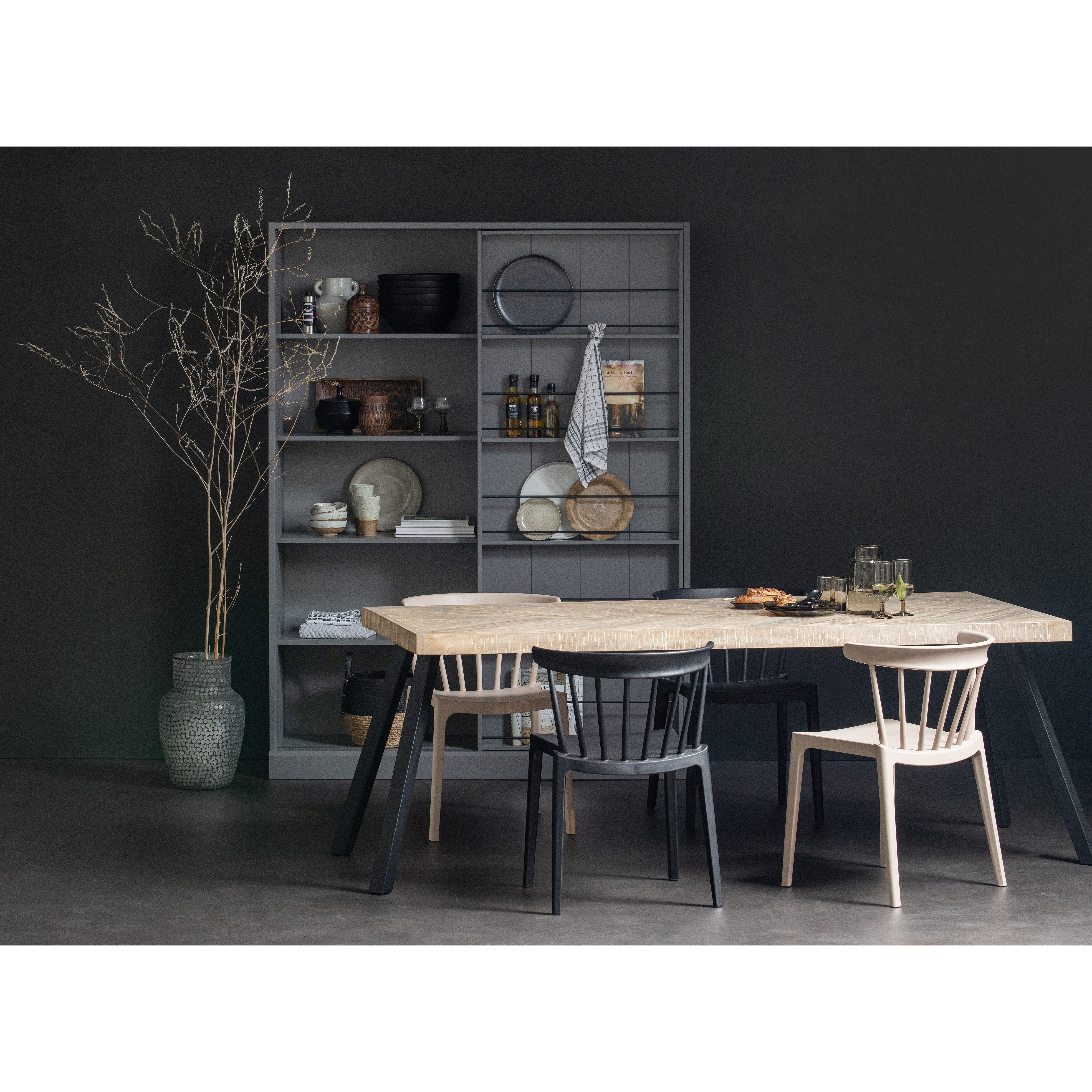 376010-375909-378634-N-378634-Z-373650-L-01_SF_FA_Tablo_Blis_zwart_nude_stoel_Swing_kast_leem.jpg?auto=webp&format=png&width=1500&height=1500