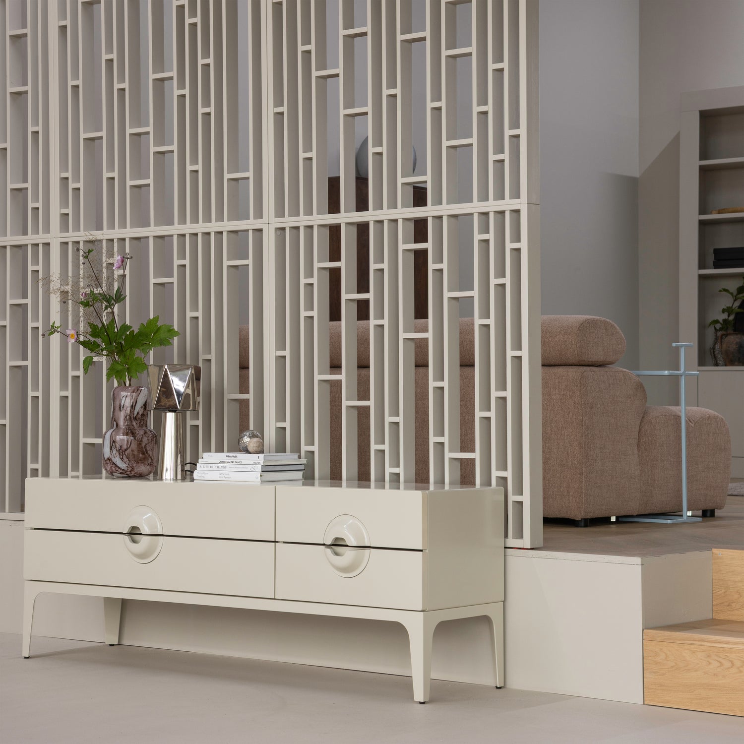 377574-B-377622-C-375103-D-01_SF_WP_Merge_tv_meubel_Rea_Tafellamp_Monika_handgevormde_vaas_vierkant.png?auto=webp&format=png&width=1500&height=1500