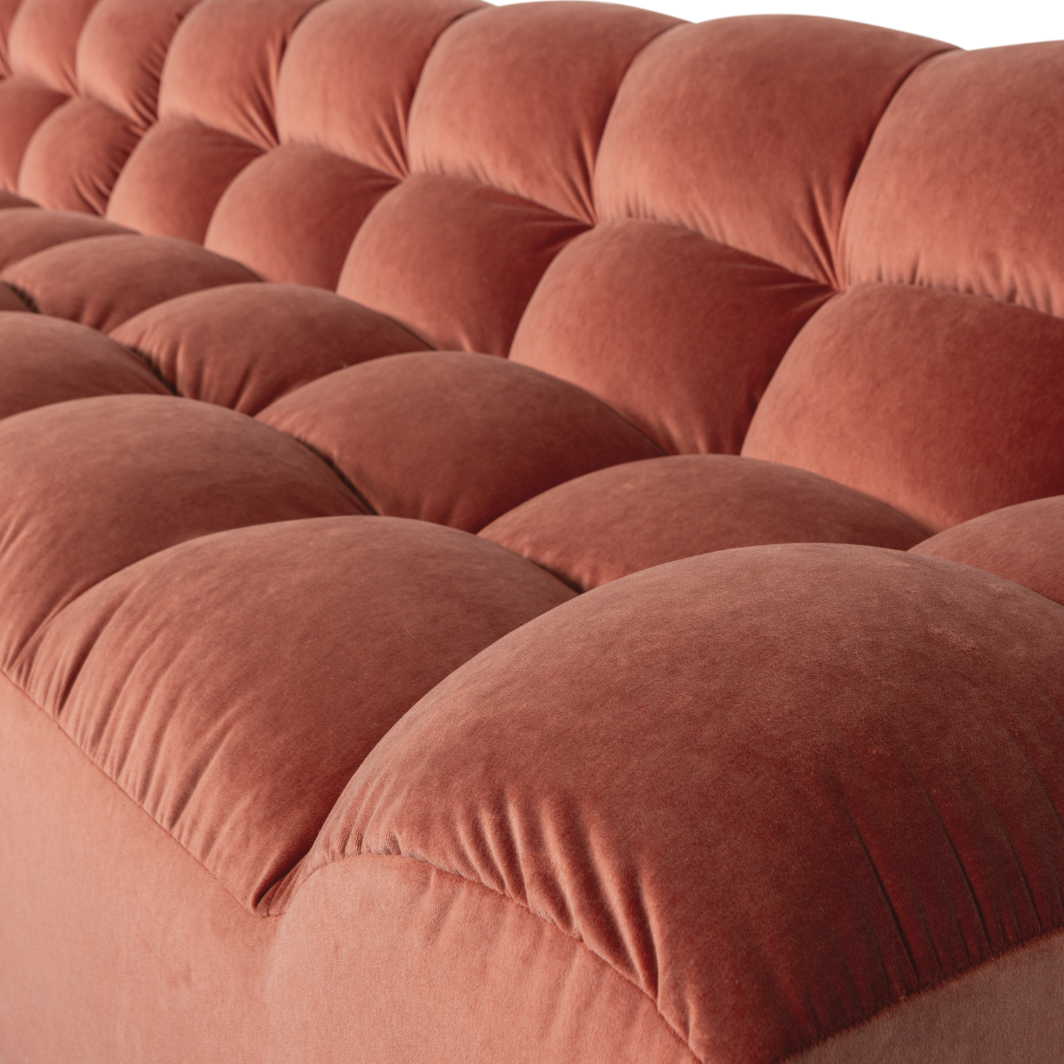 200420-FB-02_VS_BL_Allure_chaise_longue_links_gewassen_fluweel_blush_detail.png?auto=webp&format=png&width=1500&height=1500