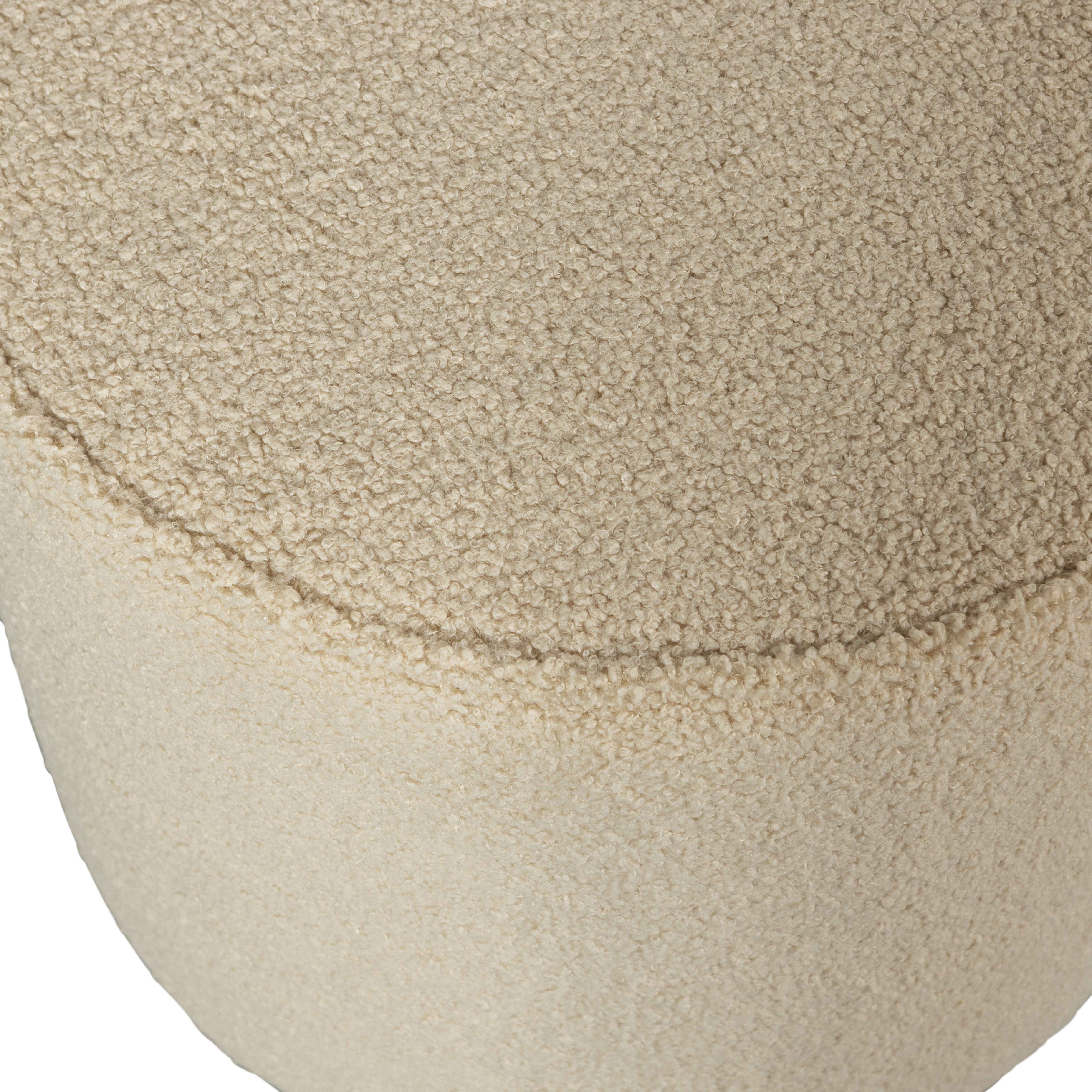 350409-TS-01_VS_FA_Sara_poef_hoog_teddy_sand_46xO46_detail.png?auto=webp&format=png&width=1500&height=1500
