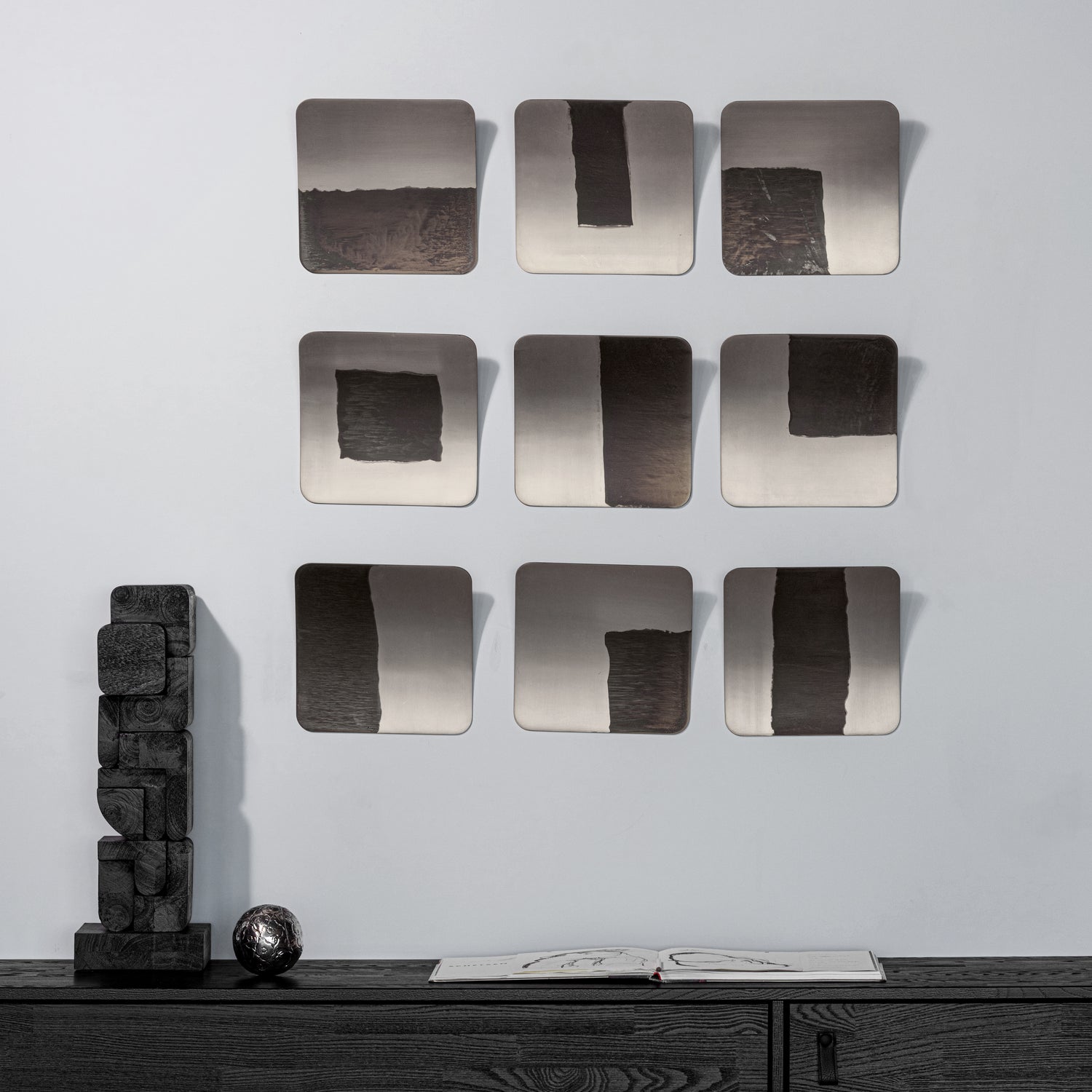 377945-N__377941-Z_01_SF_Nami_wanddeco_set_metaal_nikkel_Ivan_sculptuur_vierkant.jpg?auto=webp&format=png&width=1500&height=1500