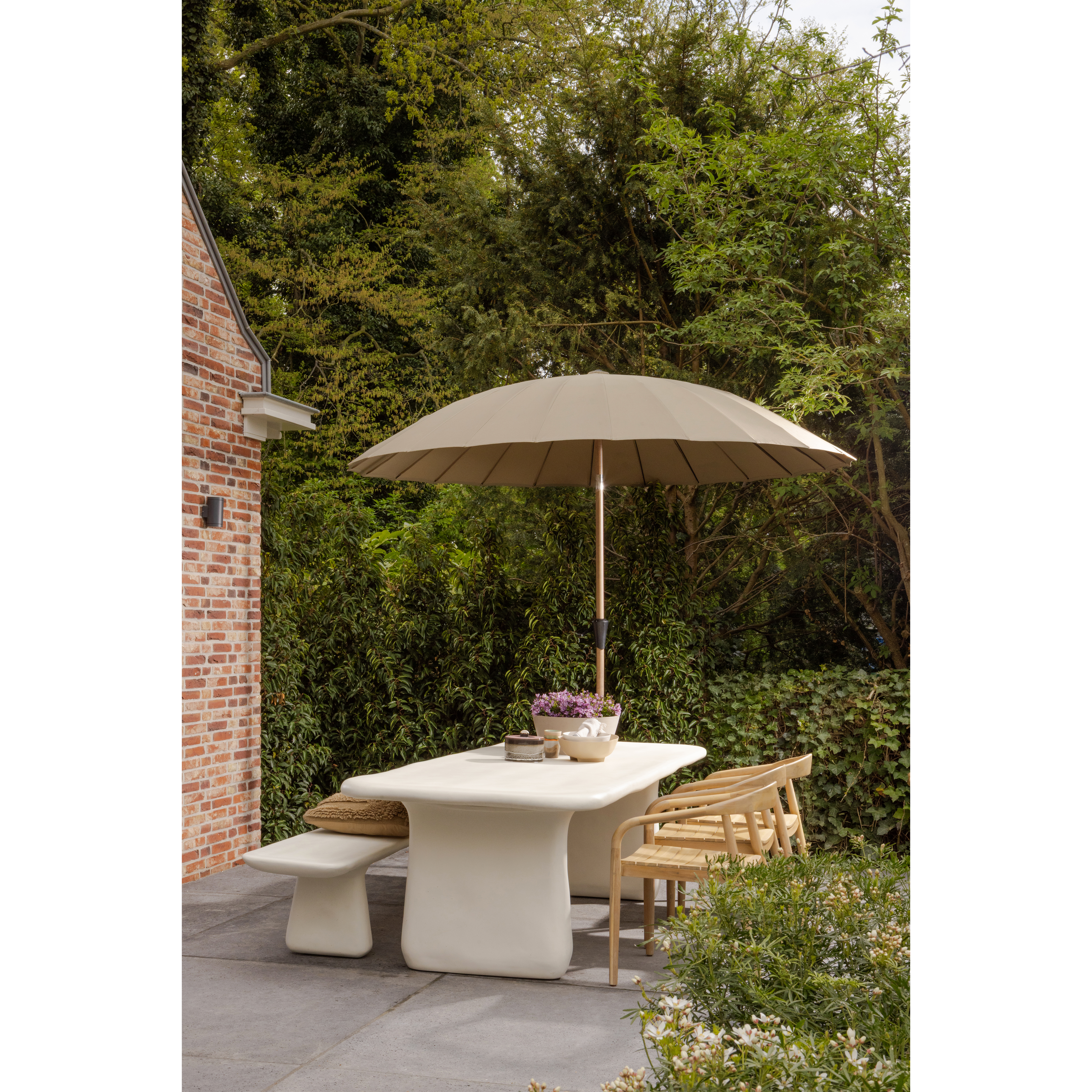 2004132-M-377470-N-200414-M-377442-Z-01_SF_WO_Loggia_eettafel_eetbankje_Boru_tuinstoel_Monica_parasol.png?auto=webp&format=png&width=1500&height=1500