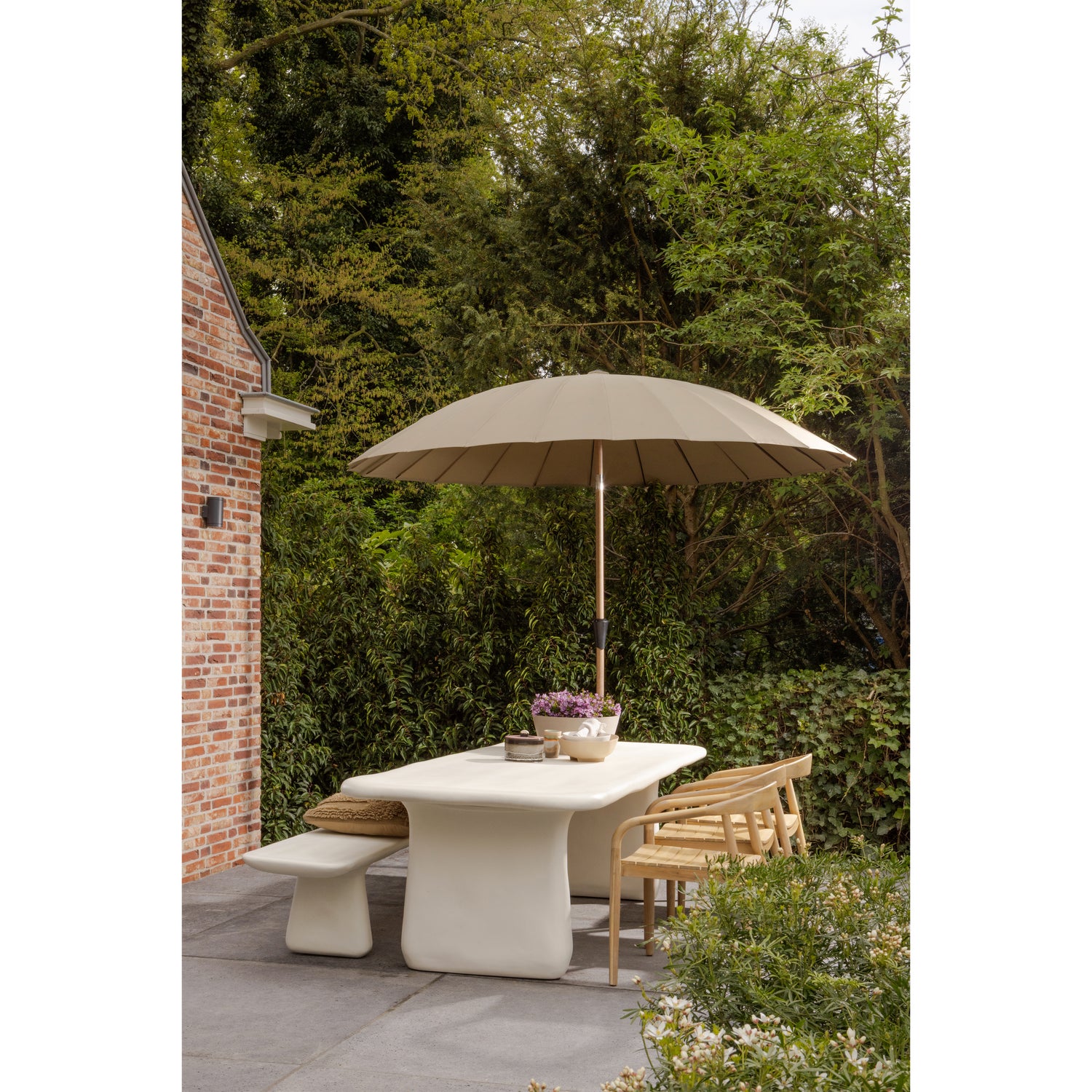 2004132-M-377470-N-200414-M-377442-Z-01_SF_WO_Loggia_eettafel_eetbankje_Boru_tuinstoel_Monica_parasol.png?auto=webp&format=png&width=1500&height=1500