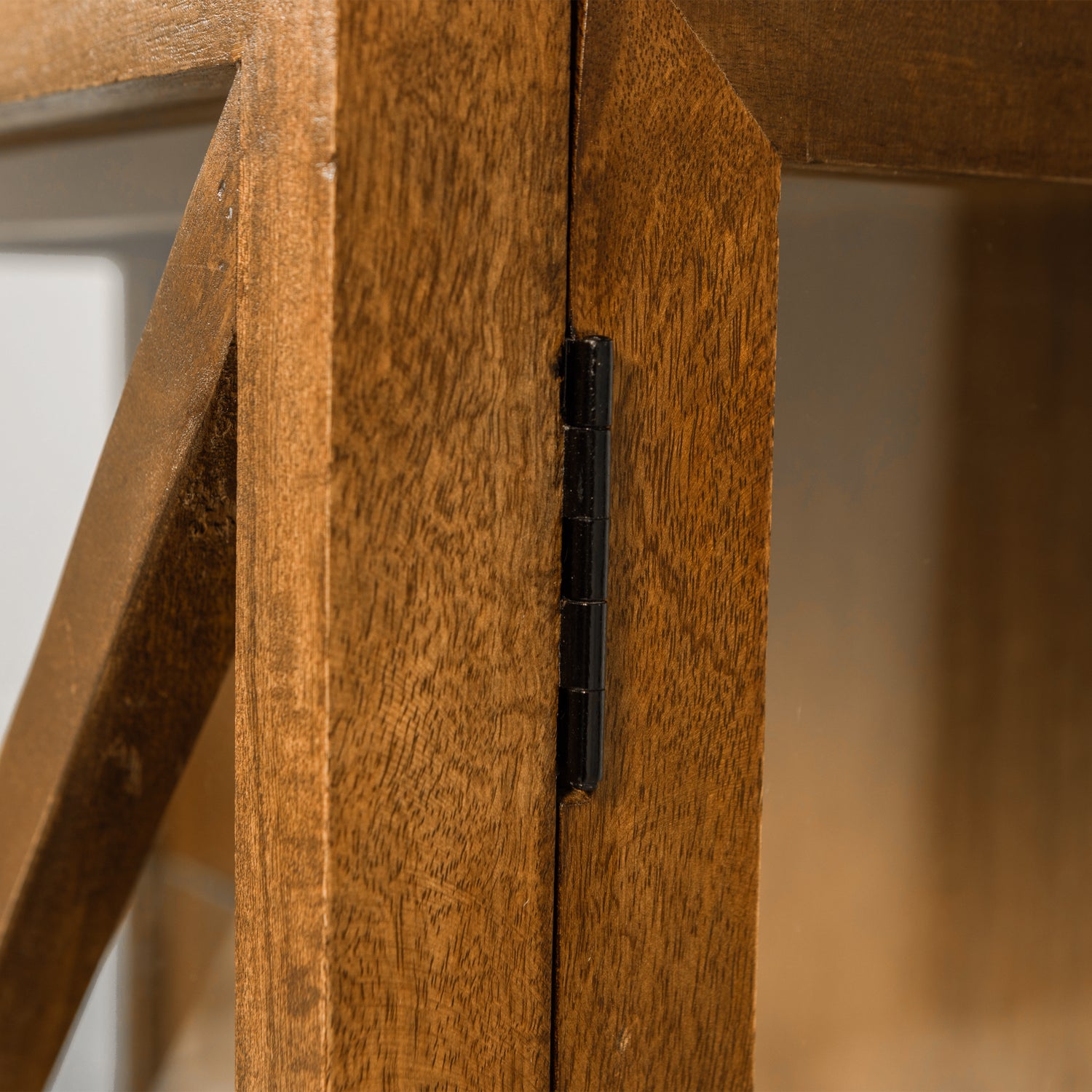 377621-N-03_VS_WP_kella_2-drs_kast_mango_hout_naturel_detail.png?auto=webp&format=png&width=1500&height=1500