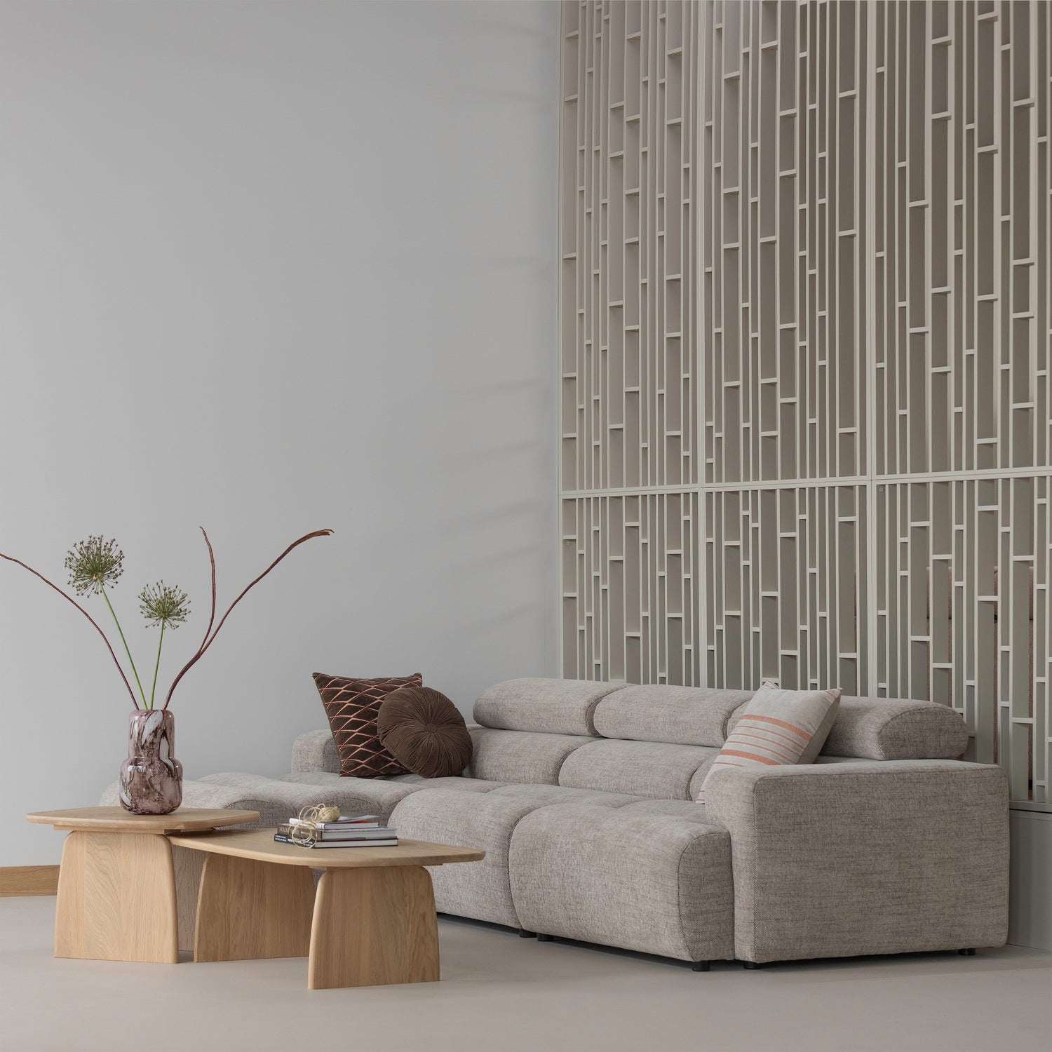 377574-B-377661-N-377663-N-377662-N-377666-TP-3776665-TP-01_SF_ES_Monika_hangevormde_vaas_Novi_naturel_melange_Tablo_salontafel_transparant_vierkant.png?auto=webp&format=png&width=1500&height=1500