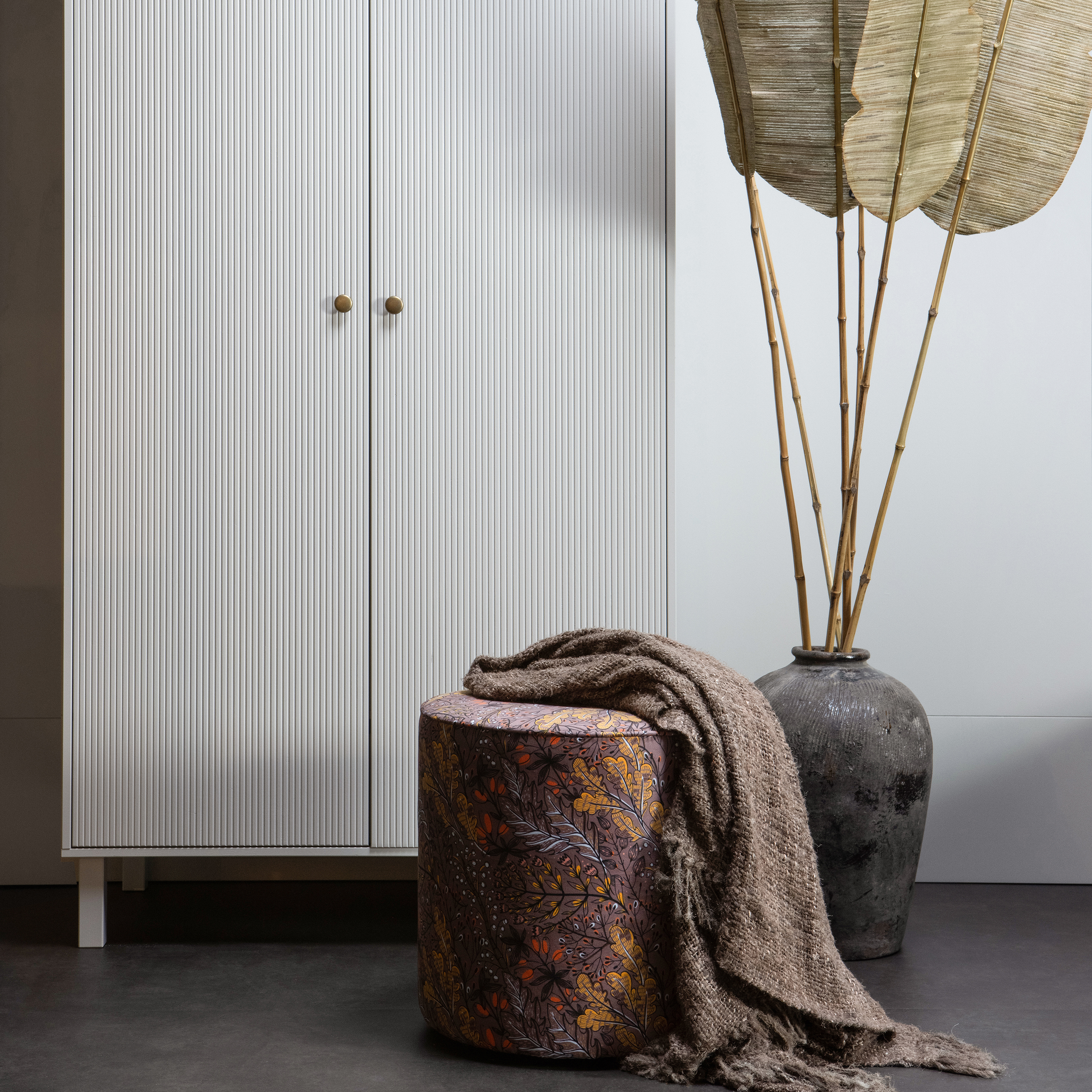 373425-W-01_SF_FA_Madu_garderobekast_grenen_wolkengrijs_VIERKANT.jpg?auto=webp&format=png&width=1500&height=1500