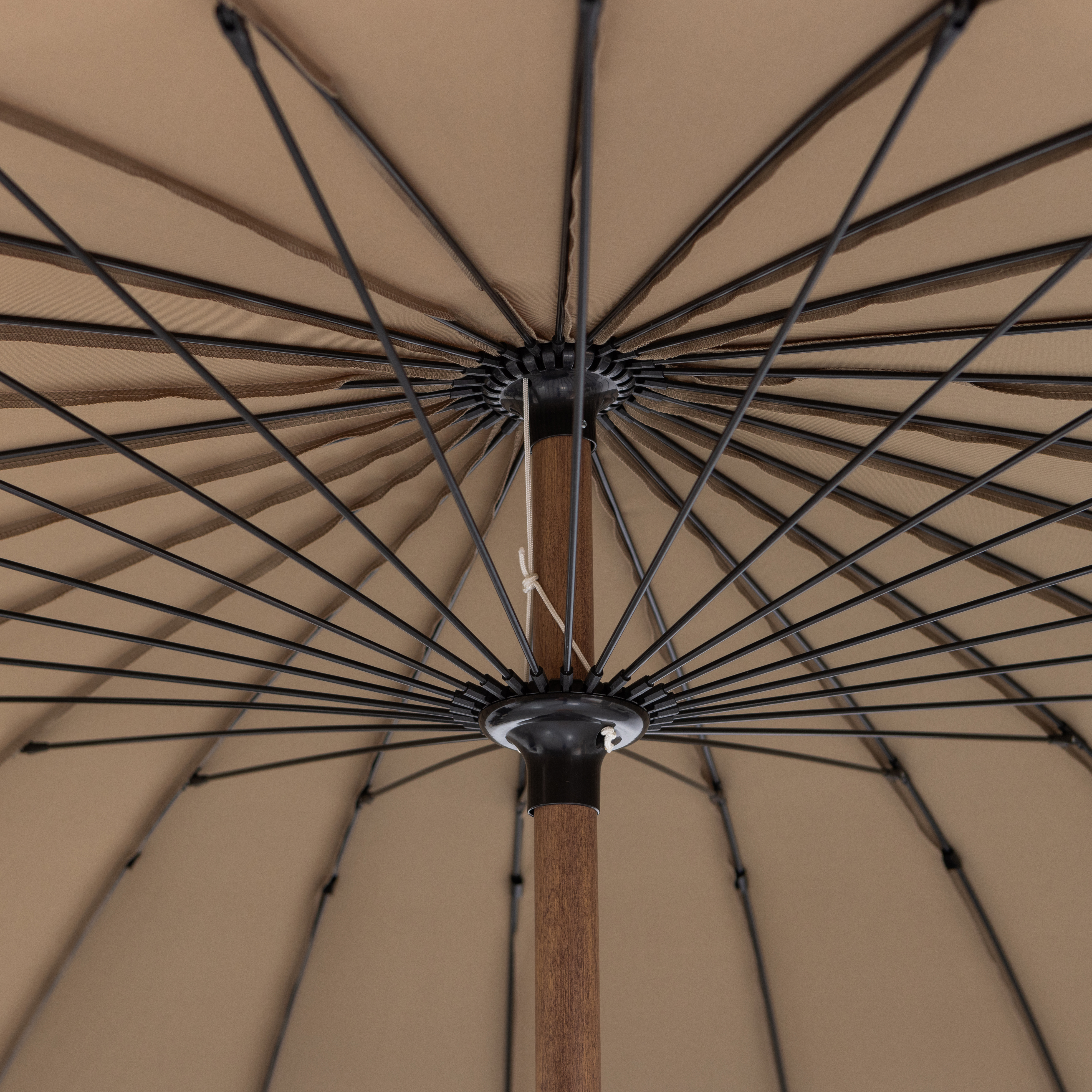 377442-Z-01_VS_FA_Monica_parasol_zand_groen_O280cm_detail.png?auto=webp&format=png&width=1500&height=1500