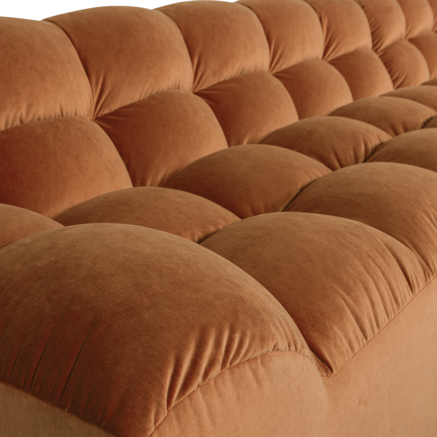 200421-FT-02_VS_BL_Allure_chaise_longue_rechts_gewassen_fluweel_terra_detail.png?auto=webp&format=png&width=1500&height=1500