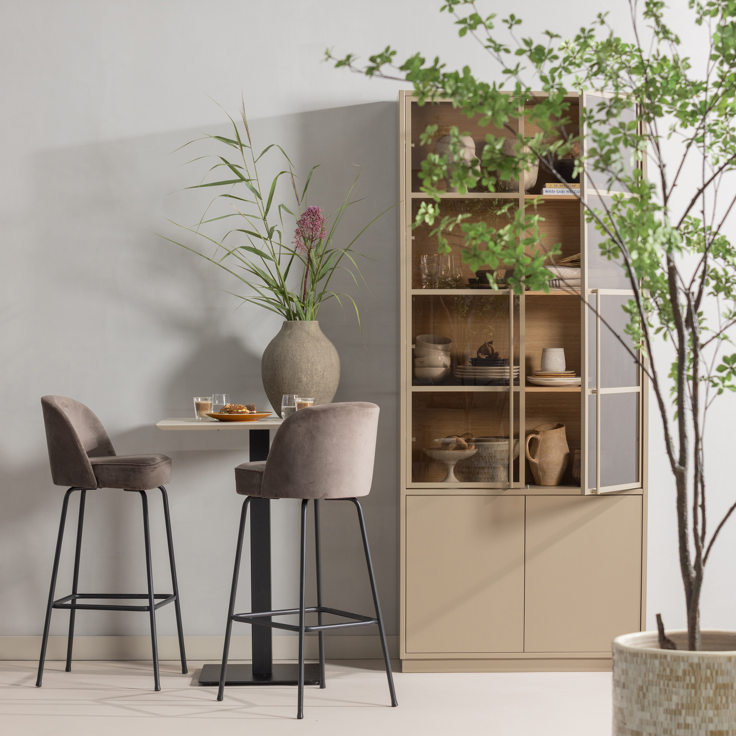 377567-M-800293-NO-01_SF_WP_Casa_buffetkast_Vogue_barstoel_vierkant.png?auto=webp&format=png&width=1500&height=1500