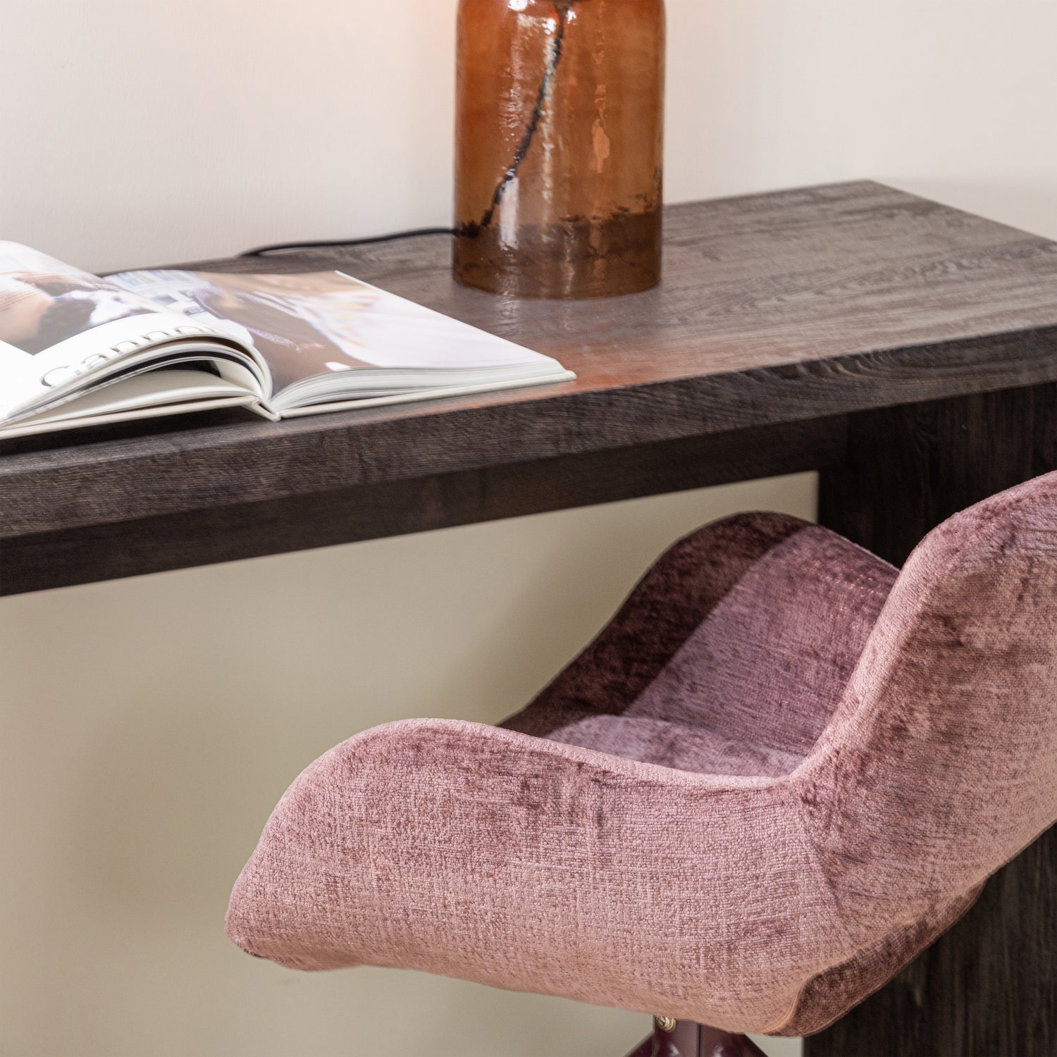 377562-P-377579-D-375034-B-05_SF_ES_Eliva_eetkamerstoel_Maan_sidetable_Gigi_tafellamp_vierkant.png?auto=webp&format=png&width=1500&height=1500