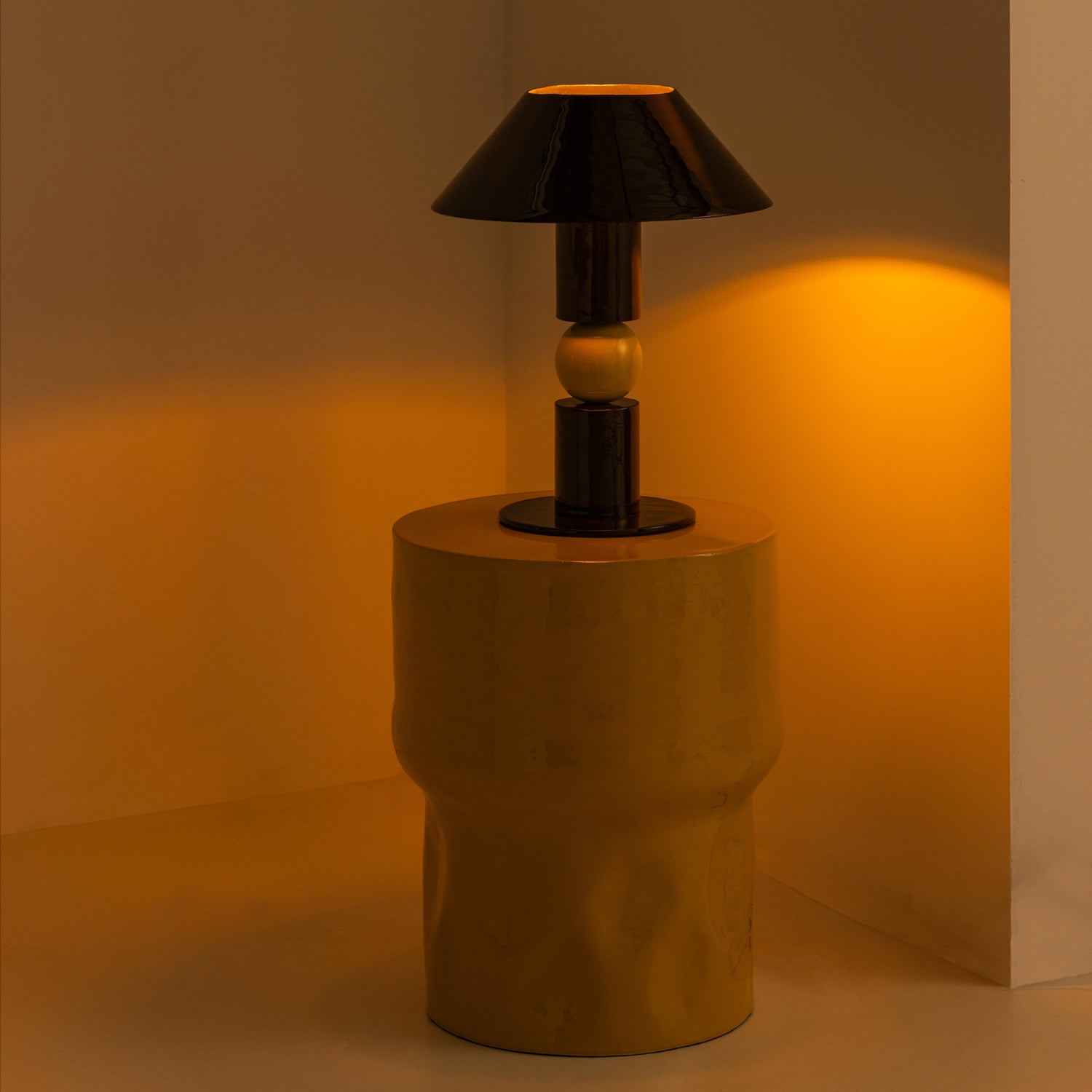 378114-LG__378084-BG_02_SF_ES_Rovu_bijzettafel_lichtgeel_Glowa_tafellamp_vierkant.jpg?auto=webp&format=png&width=1500&height=1500