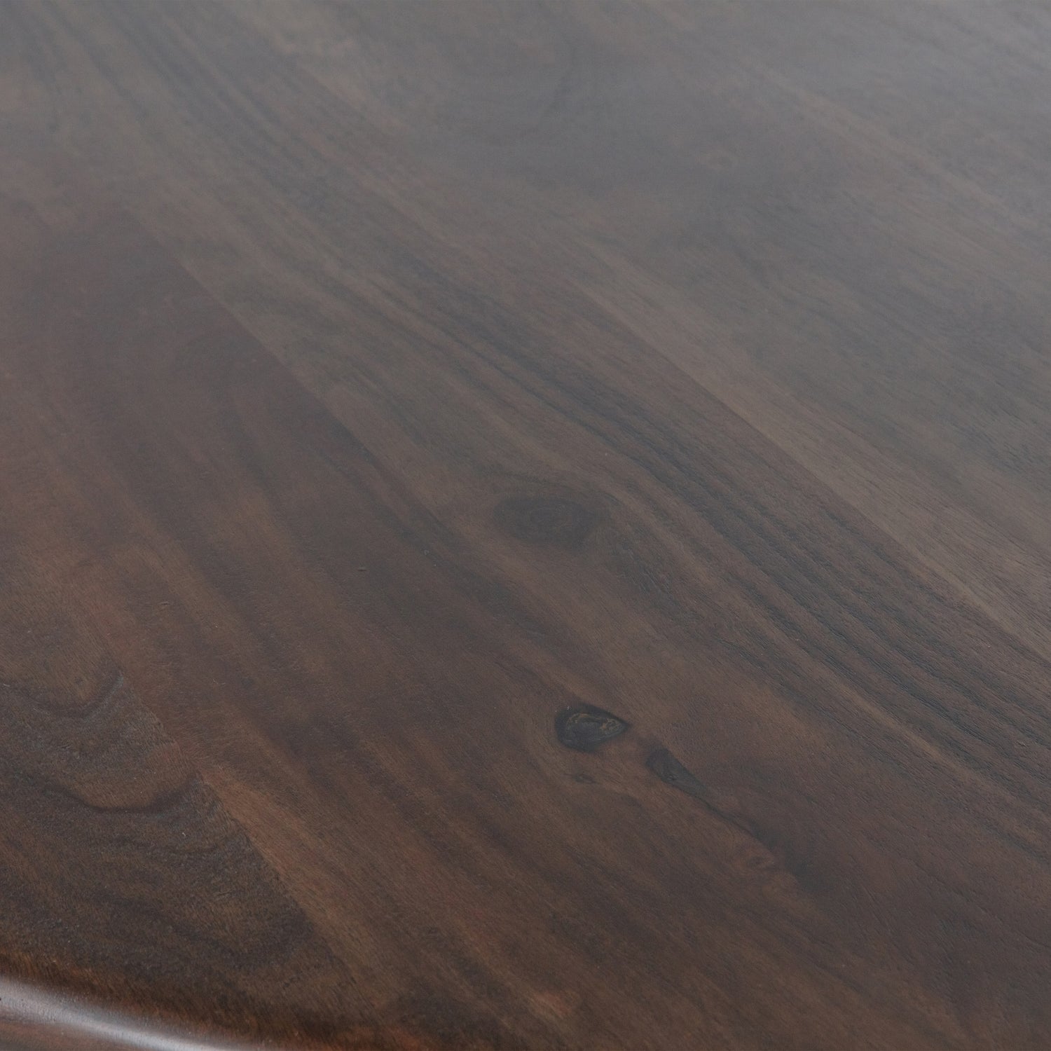 800990-W-02_VS_BP_Roundly_eetkamertafel_walnoot_160x110_detail.jpg?auto=webp&format=png&width=1500&height=1500