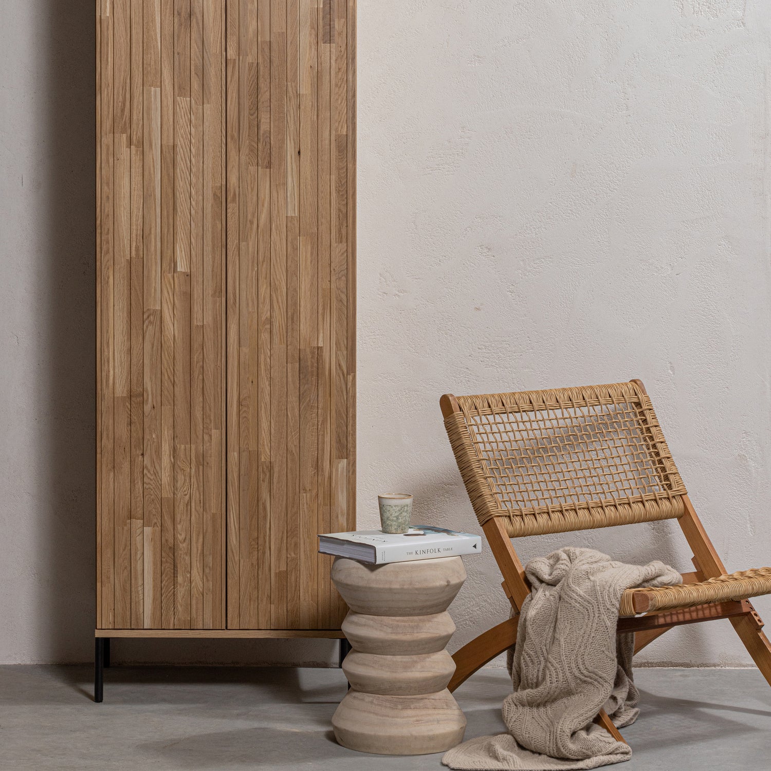 373474-B-377162-N-373458-N-01_SF_WE_New_Gravure_hoge_kast_blank_lak_eiken_Lois_klapstoel_Babs_kruk_VIERKANT.jpg?auto=webp&format=png&width=1500&height=1500