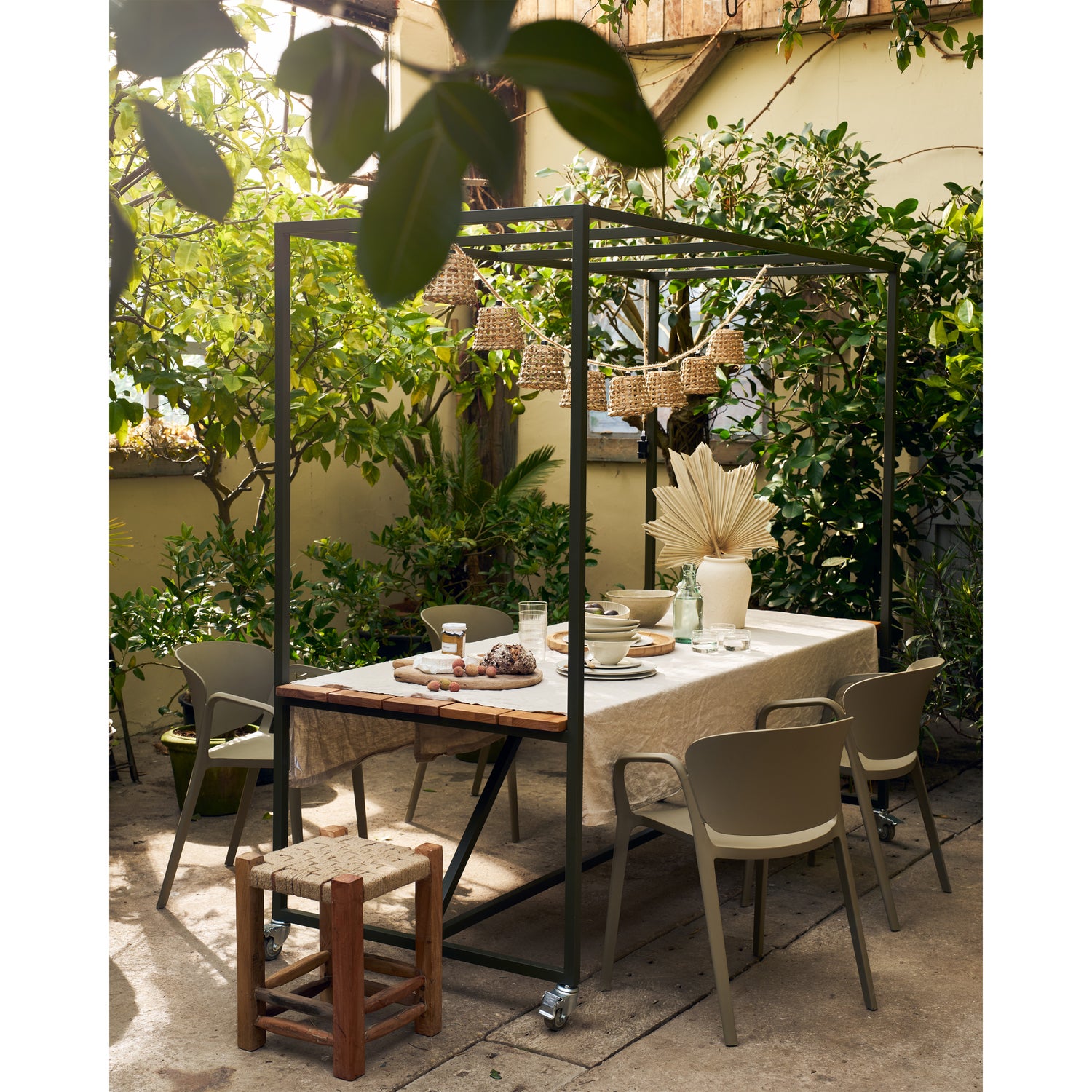 400518-D-373482-G-02_SF_VT_Blue_sky_tuintafel_Bent_tuinstoel.jpg?auto=webp&format=png&width=1500&height=1500