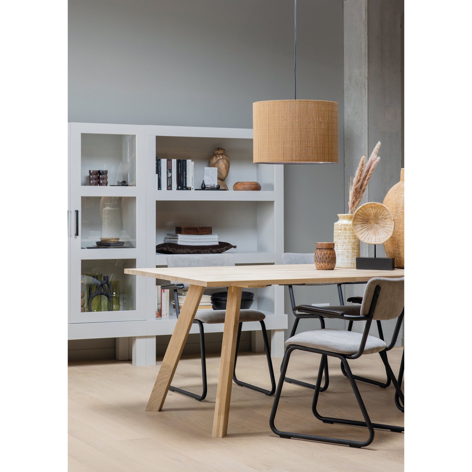 379550-G-200182-M-200181-M-376017-376029-02_SF_BL_Ribb_eetkamerstoel_Bonk_open_vitrine_kast_Tablo_tafelblad_3_standen_poot_eiken.jpg?auto=webp&format=png&width=1500&height=1500