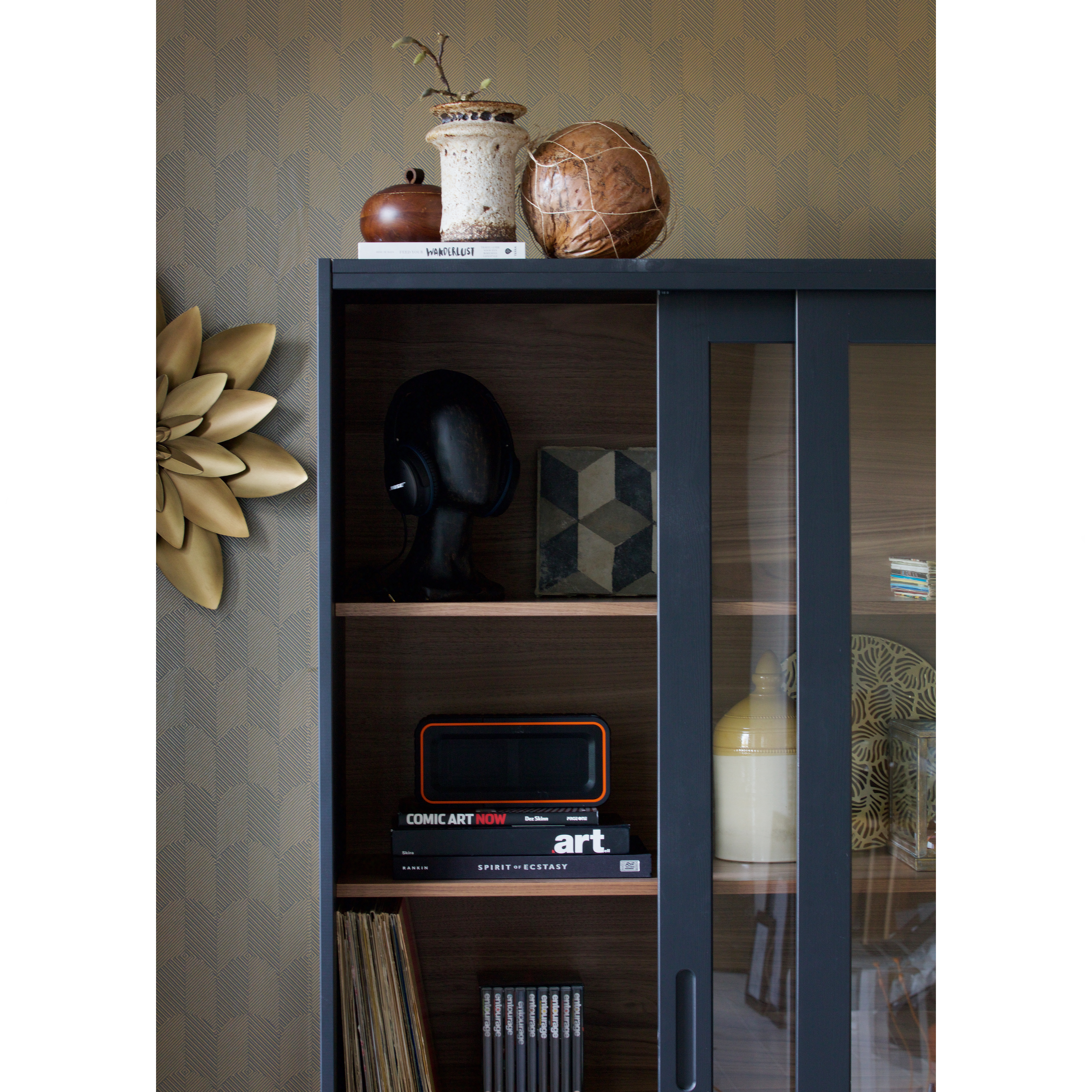 373748-Z-02_SF_WE_James_virtinekast_hout_zwart_detail.jpg?auto=webp&format=png&width=1500&height=1500