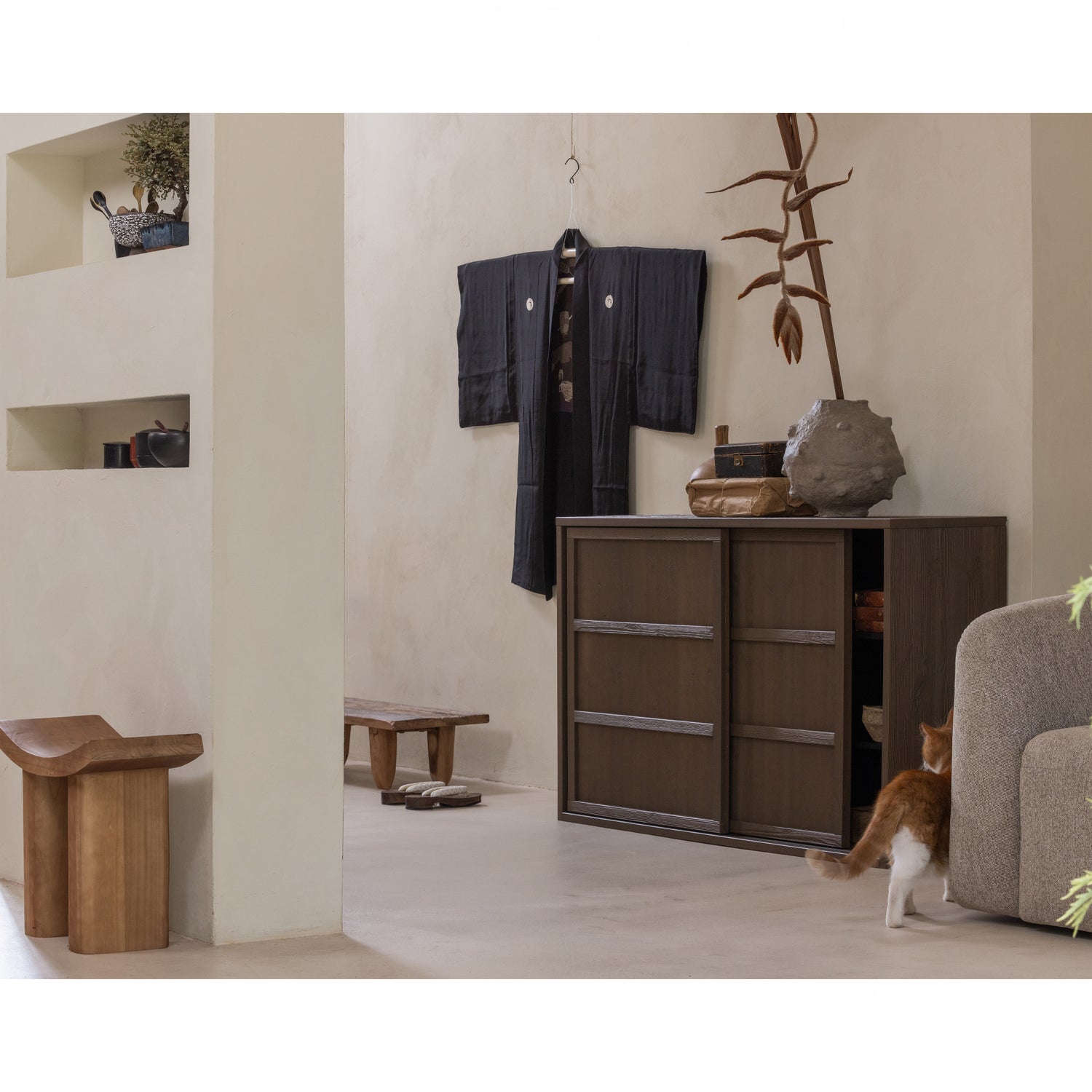 801293-A-801213-G-801148-N-02_SF_BP_Nomin_dressoir_Syros_deco_papier_mache_Japan_kruk.jpg?auto=webp&format=png&width=1500&height=1500