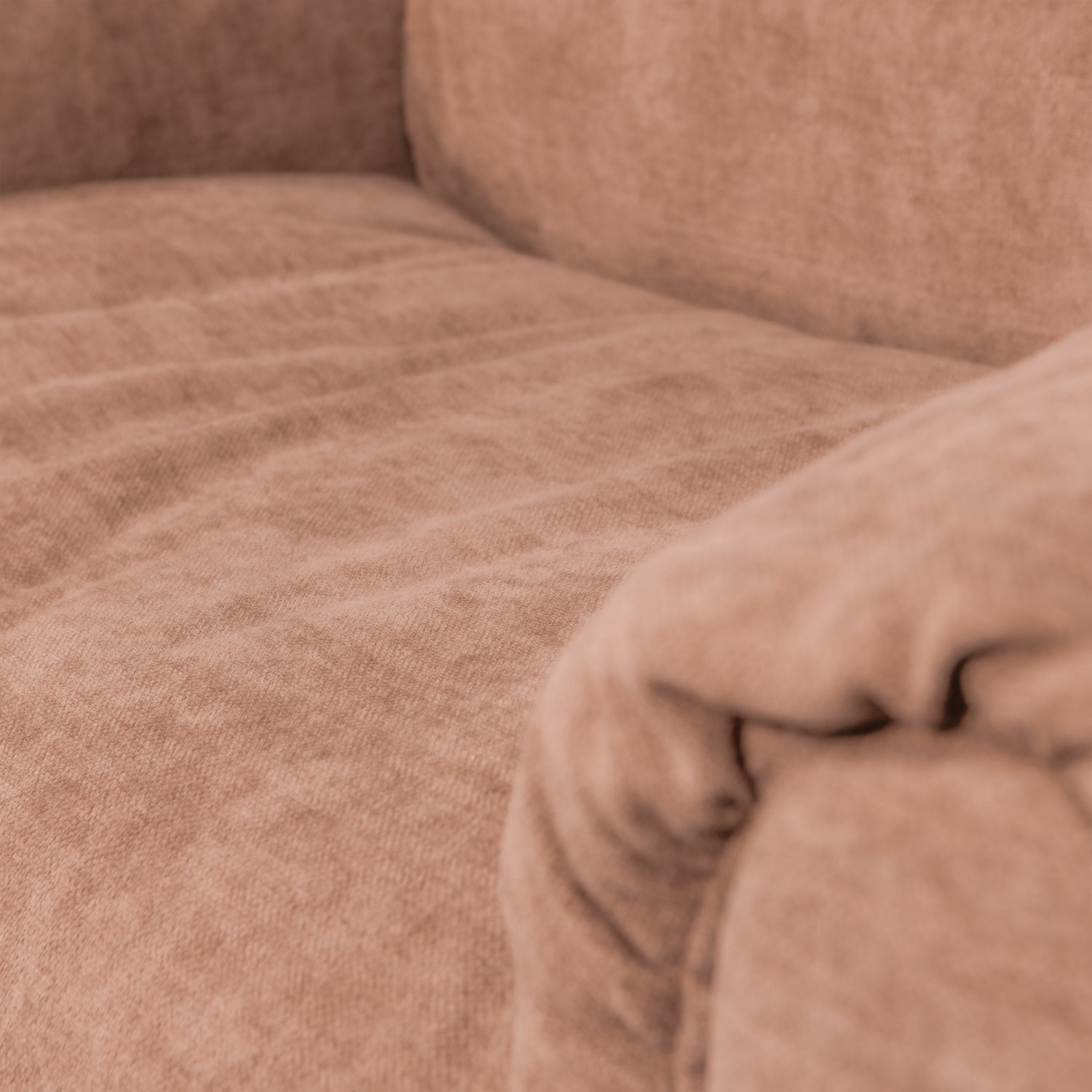 377525-OP-01_VS_WE_Baggy_loveseat_geweven_chenille_oudroze_detail_C1_PS.png?auto=webp&format=png&width=1500&height=1500