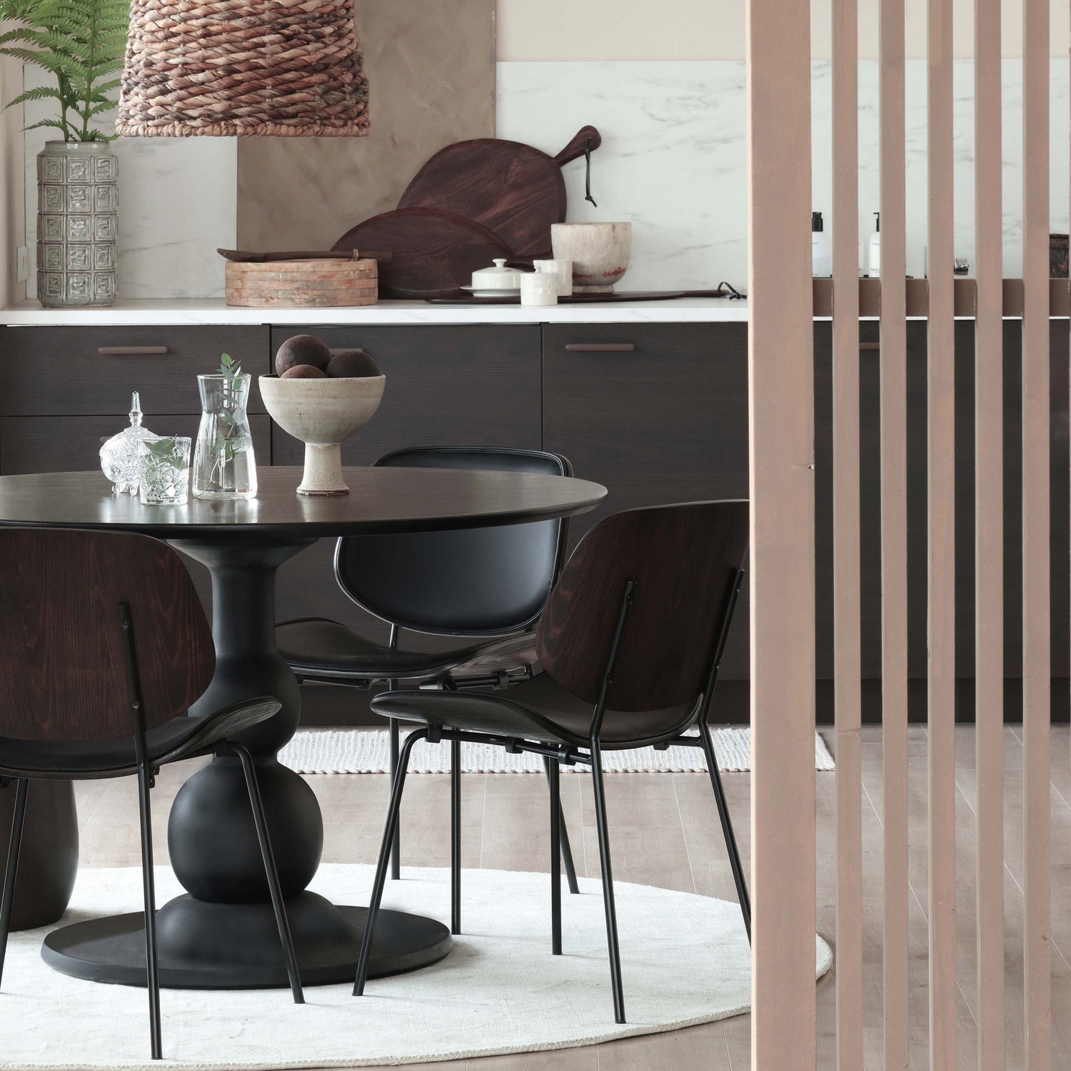 800199-I-800014-Z-800207-Z-800309-G-801299-W-801297-W-801298-W-01_SF_BP_Ravel_Blanco_Close_in_Contain_Crest_VIERKANT.jpg?auto=webp&format=png&width=1500&height=1500