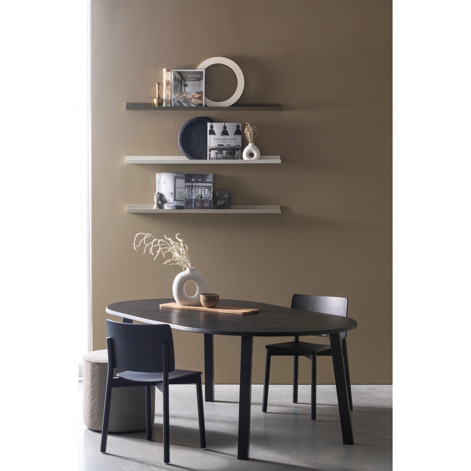 373873-N-373786-Z-01_SF_FA_Lange_Jan_tafel_zwart_Karel_eetkamerstoel__Studio_120cm_mdf__Neil.jpg?auto=webp&format=png&width=1500&height=1500