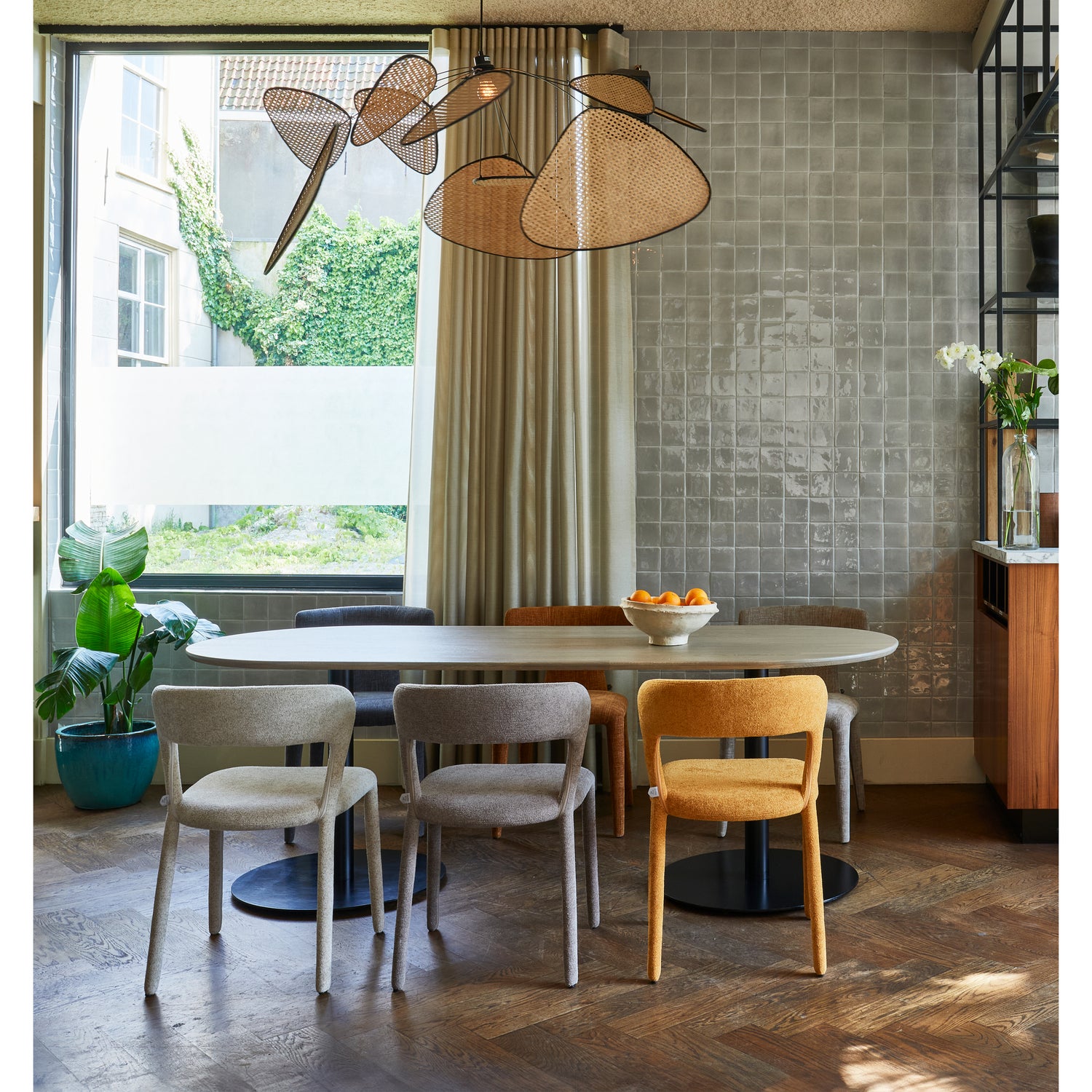 TB-OV-VL24-2190x0890-373260-801419-C-801419-T-801419-Z-01_SF_FA_Tafelblad_ovaal_vingerlas_220x90cm_pebble_grey_ronde_poot_Noble.jpg?auto=webp&format=png&width=1500&height=1500