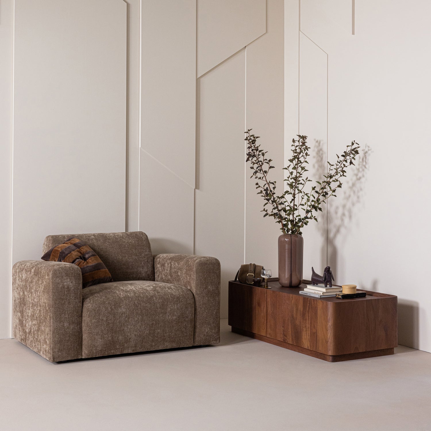 378136-K__378106-B_01_SF_Umina_fauteuil_Volu_salontafel_vierkant.jpg?auto=webp&format=png&width=1500&height=1500