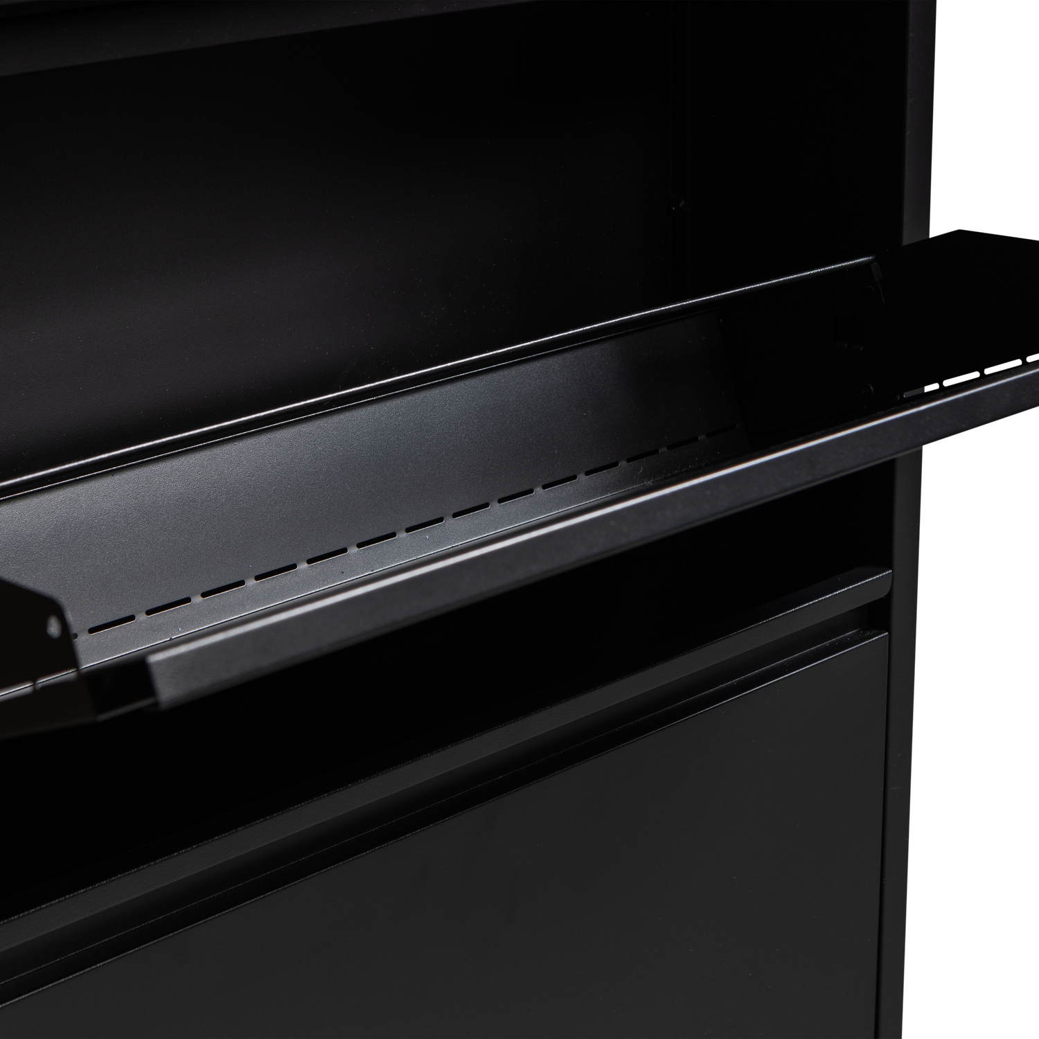 374062-Z-02_VS_FA_Sabine_3_vaks_schoenenkast_metaal_zwart_detail.png?auto=webp&format=png&width=1500&height=1500