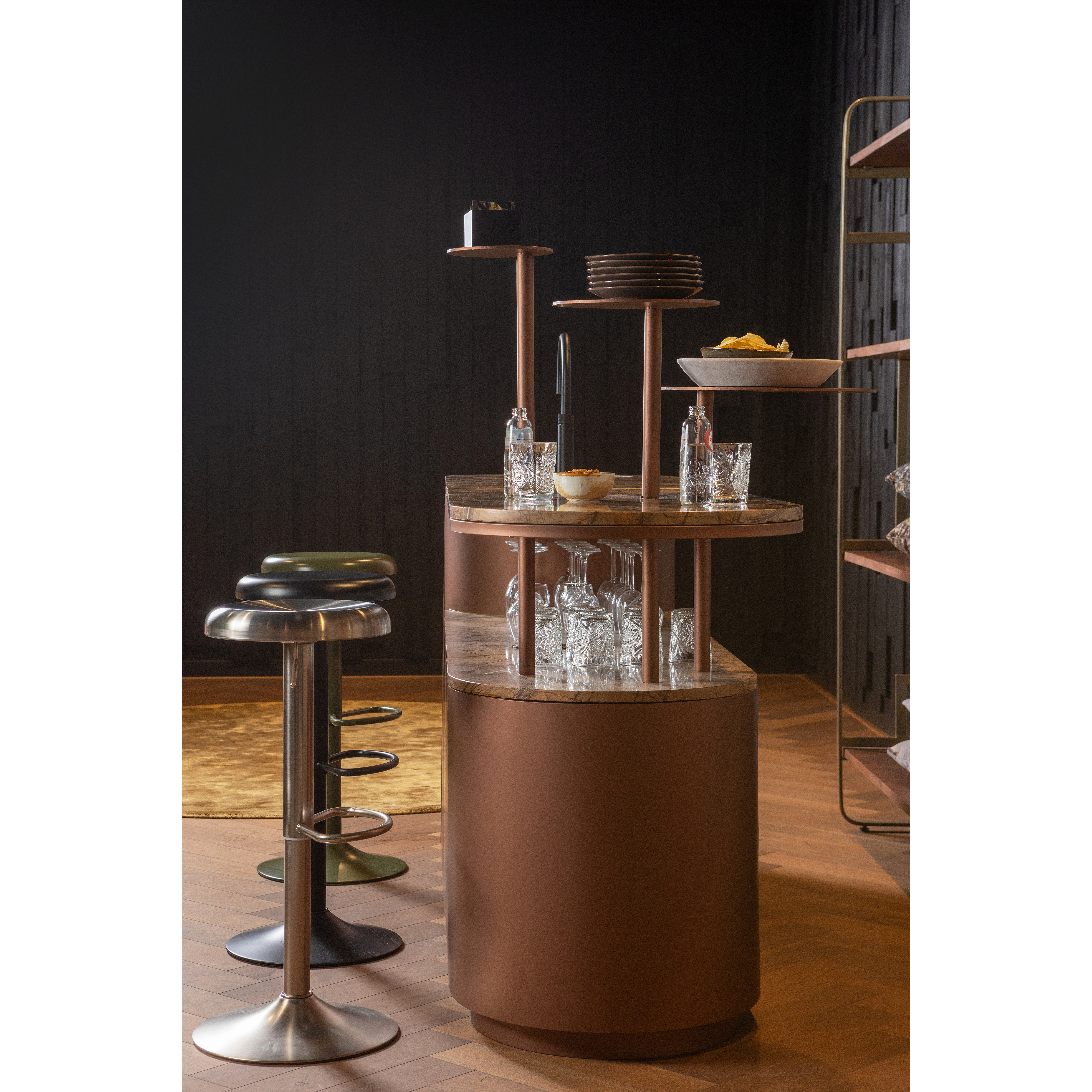 377384-G-377384-S-377384-Z-01_SF_FA_Isaac_barkruk_metaal_warm_groen_zilver_zwart.jpg?auto=webp&format=png&width=1500&height=1500