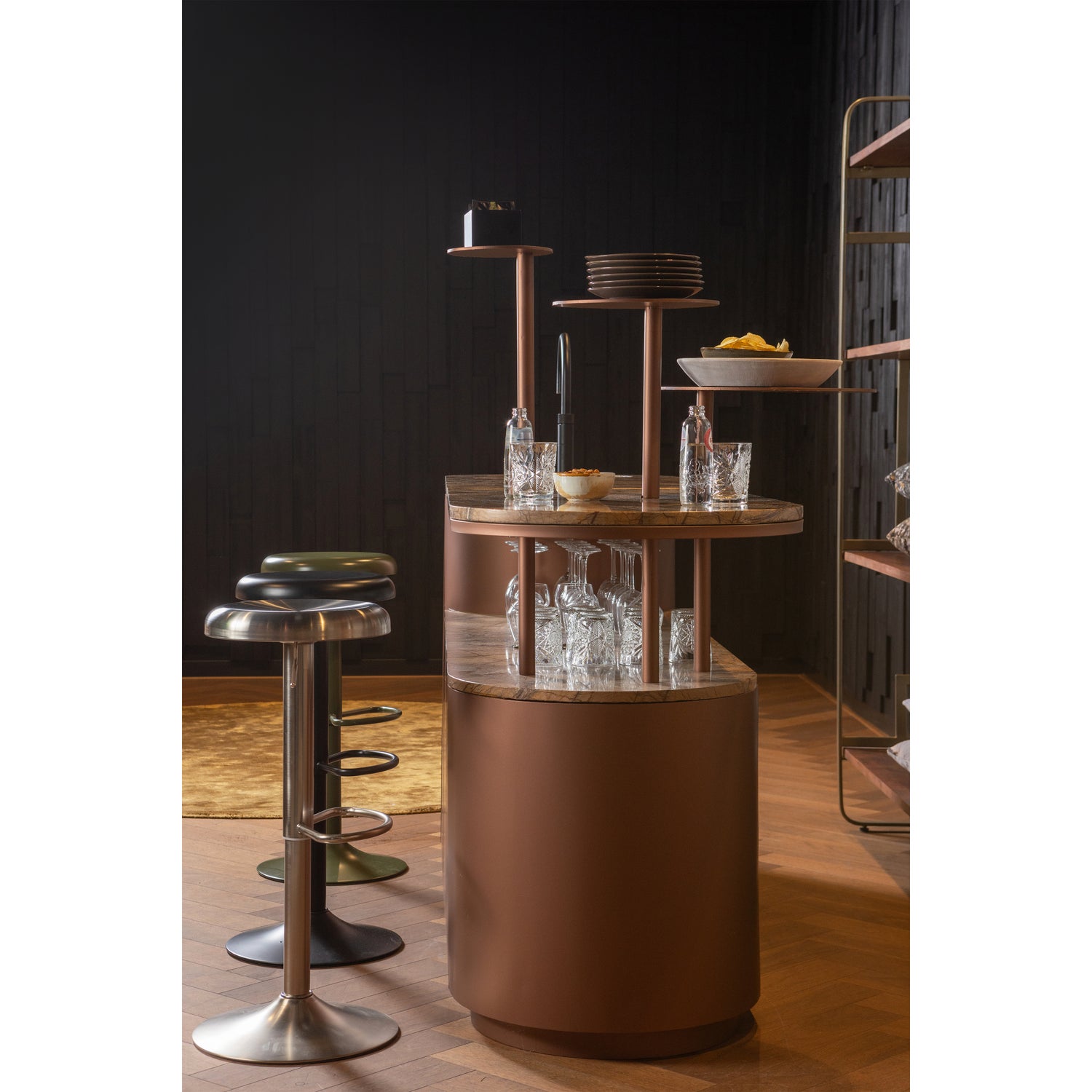 377384-G-377384-S-377384-Z-01_SF_FA_Isaac_barkruk_metaal_warm_groen_zilver_zwart.jpg?auto=webp&format=png&width=1500&height=1500