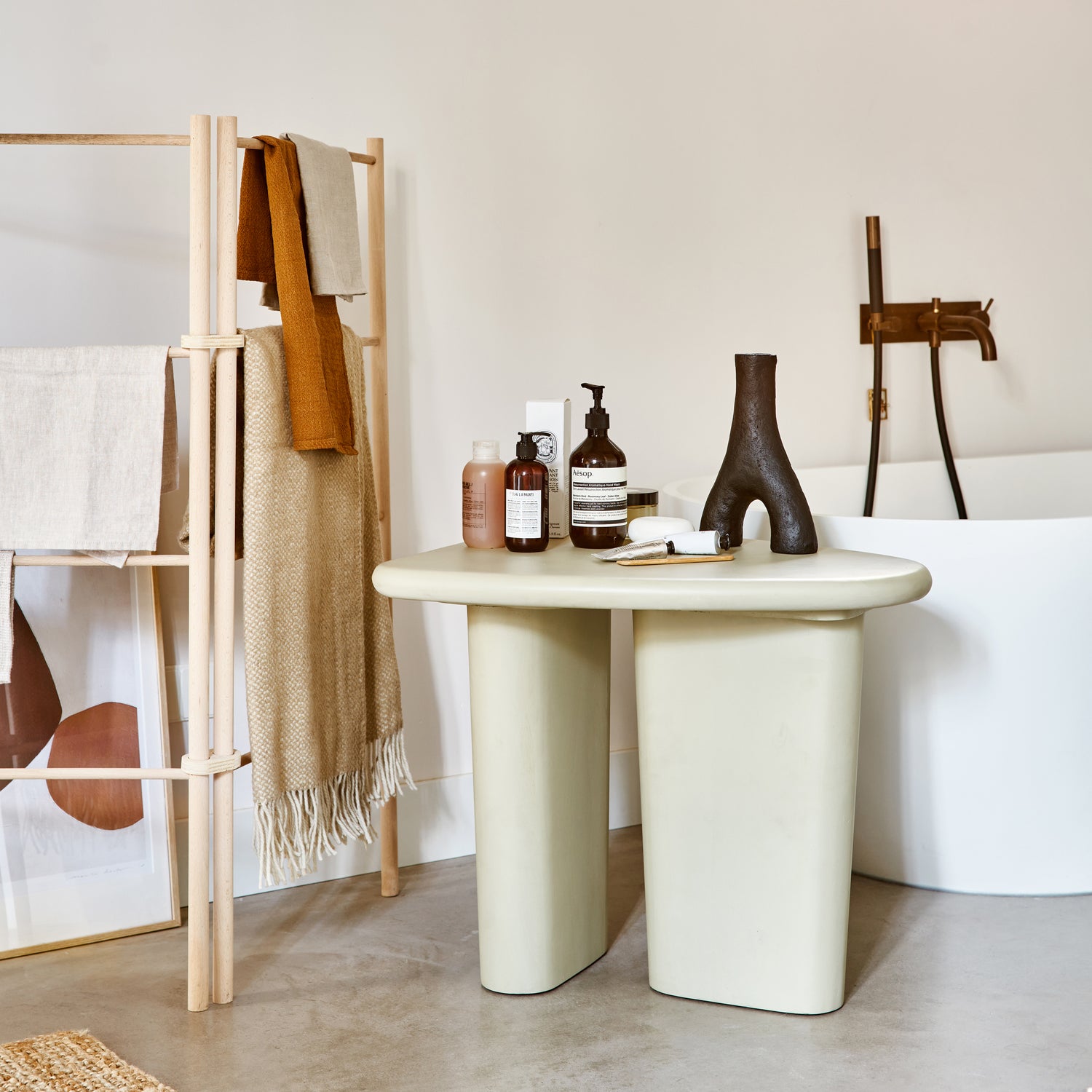 400446-C-01_SF_VT_Beach_small_bijzettafel_clay_VIERKANT.jpg?auto=webp&format=png&width=1500&height=1500