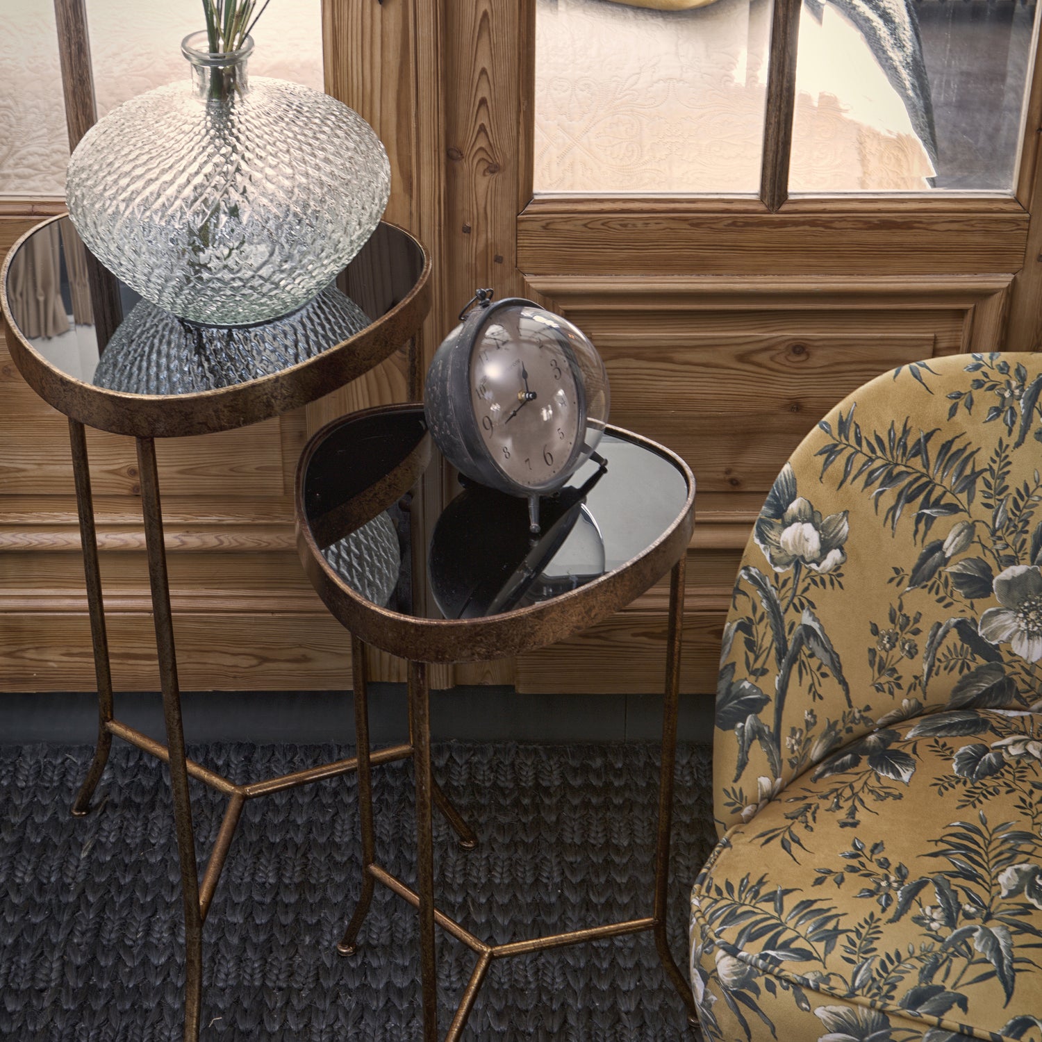 800800-B-800780-T-800811-Z-800748-40-01_SF_BP_Couple_bijzettafels_Proud_vaas_Babbel_klok_Vogue_fauteuil_VIERKANT.jpg?auto=webp&format=png&width=1500&height=1500