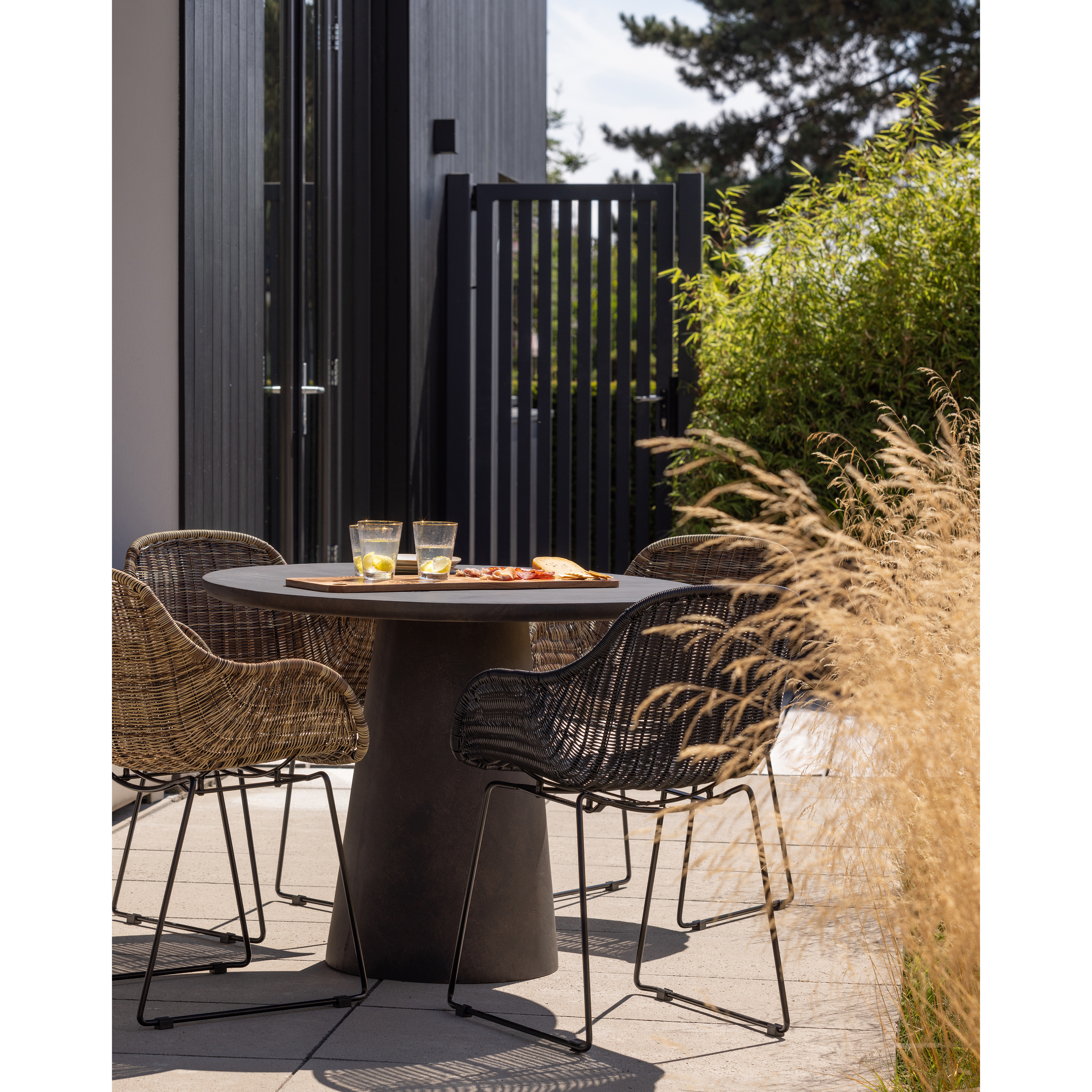 373928-N_373928-Z_373343-B_373928-N-SET2_02_SF_FA_Willow_stoel_naturel_zwart_Damon_eettafel.jpg?auto=webp&format=png&width=1500&height=1500
