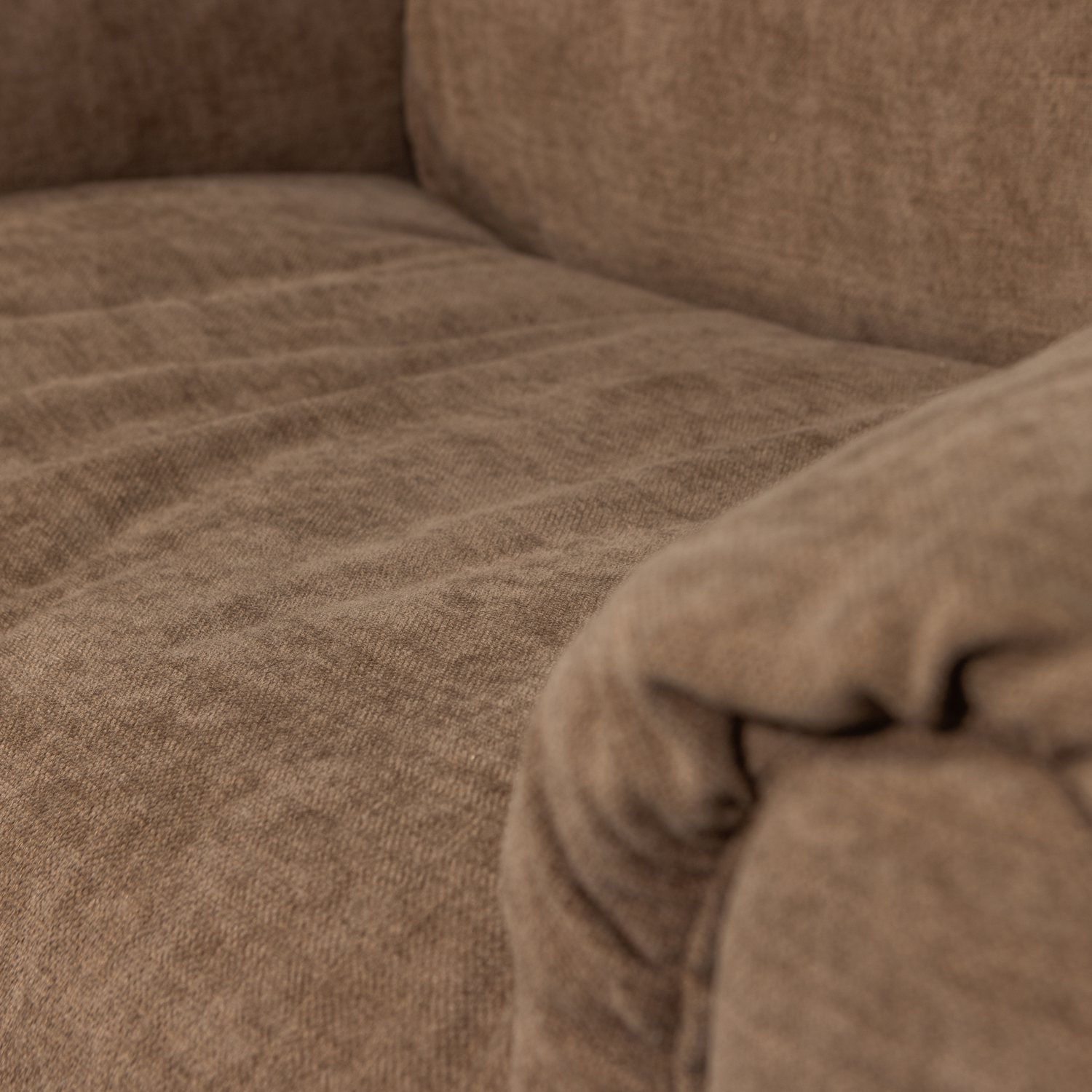 377525-BR-01_VS_WE_Baggy_loveseat_geweven_chenille_bruin_detail_C1.png?auto=webp&format=png&width=1500&height=1500