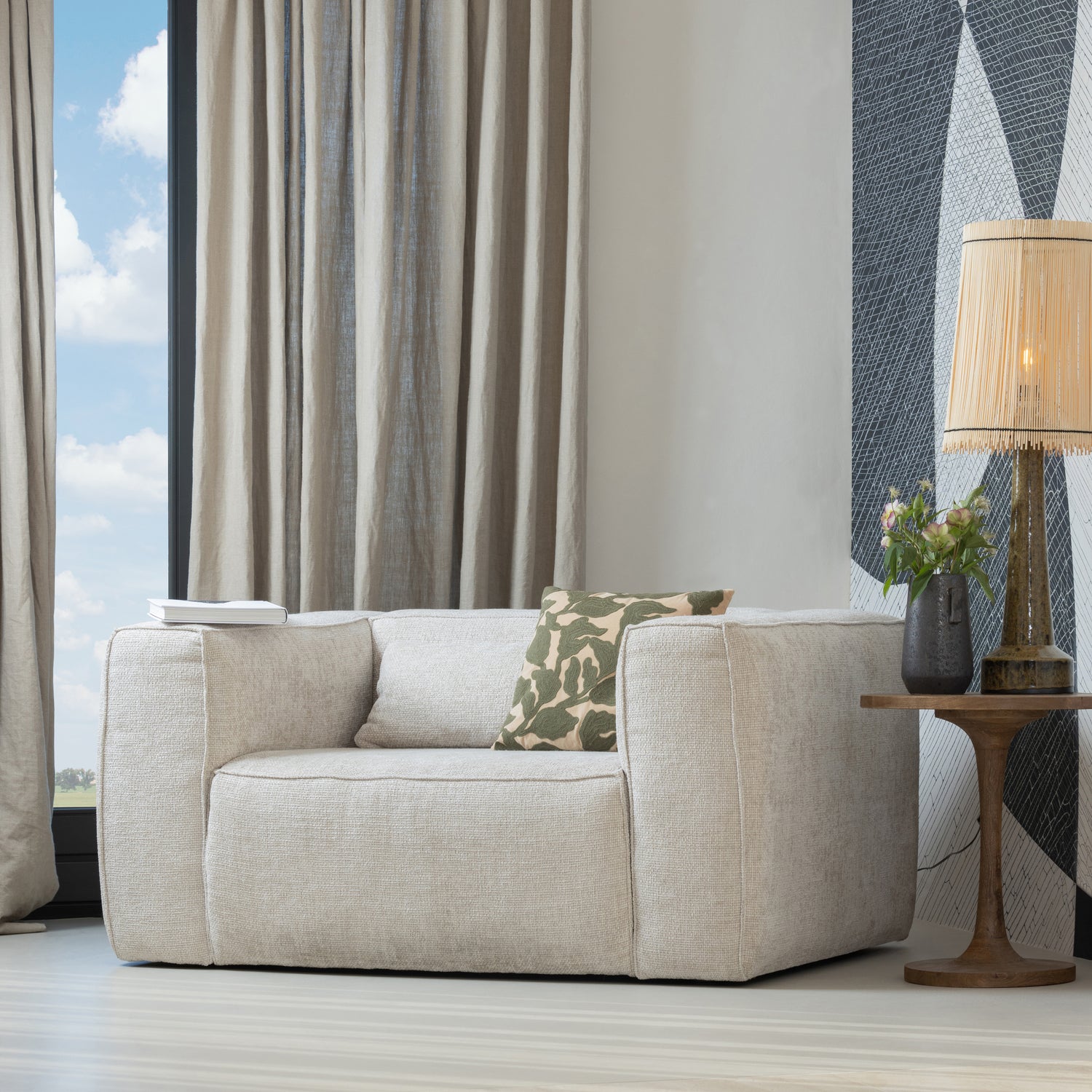 377316-MN-200326-P-800333-B-02_SF_BL_Bean_fauteuil_grove_melange_naturel_Plant_kussen_Bombay_vaas_Retro_lampenvoet.jpg?auto=webp&format=png&width=1500&height=1500