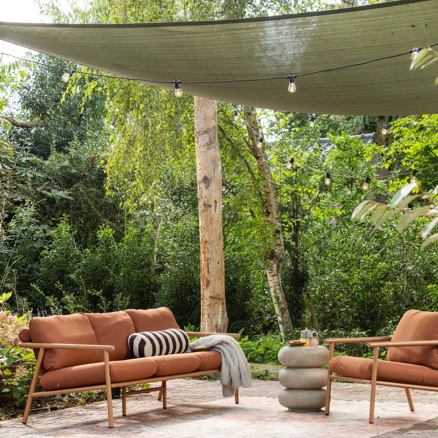 377715-TN__374093-B_01_SF_WO_Cavero_3-zits_bank_Laurel_bijzettafel_vierkant.jpg?auto=webp&format=png&width=1500&height=1500