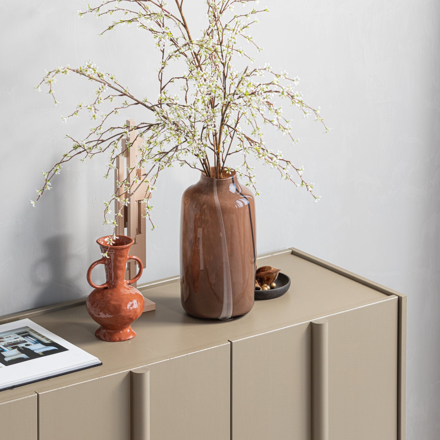 377479-B_01_SF_Selena_vaas_glas_met_streep_bruin_vierkant.jpg?auto=webp&format=png&width=1500&height=1500