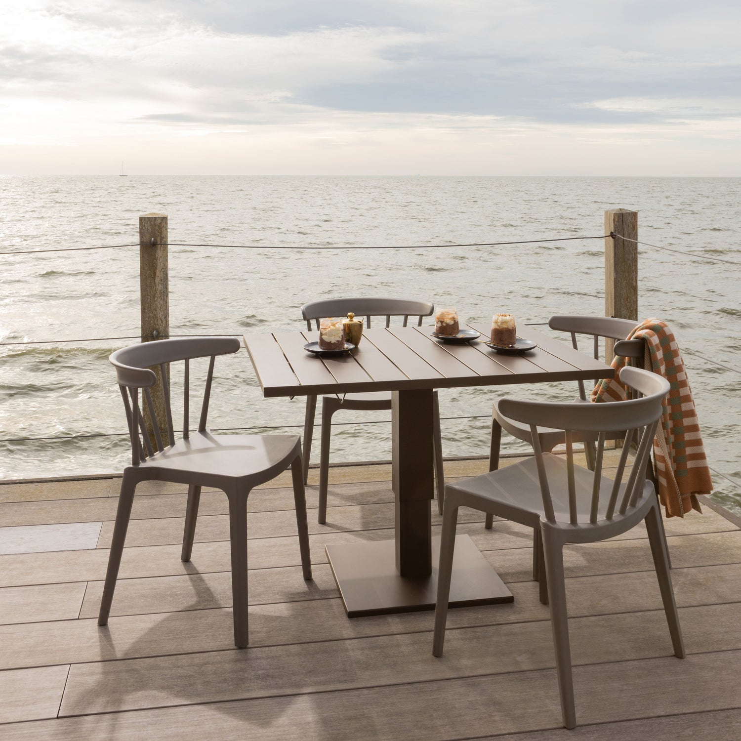 377701-B__378634-TA_01_SF_WO_Tesso_hoogte_verstelbare_tuintafel_Bliss_taupe.jpg?auto=webp&format=png&width=1500&height=1500