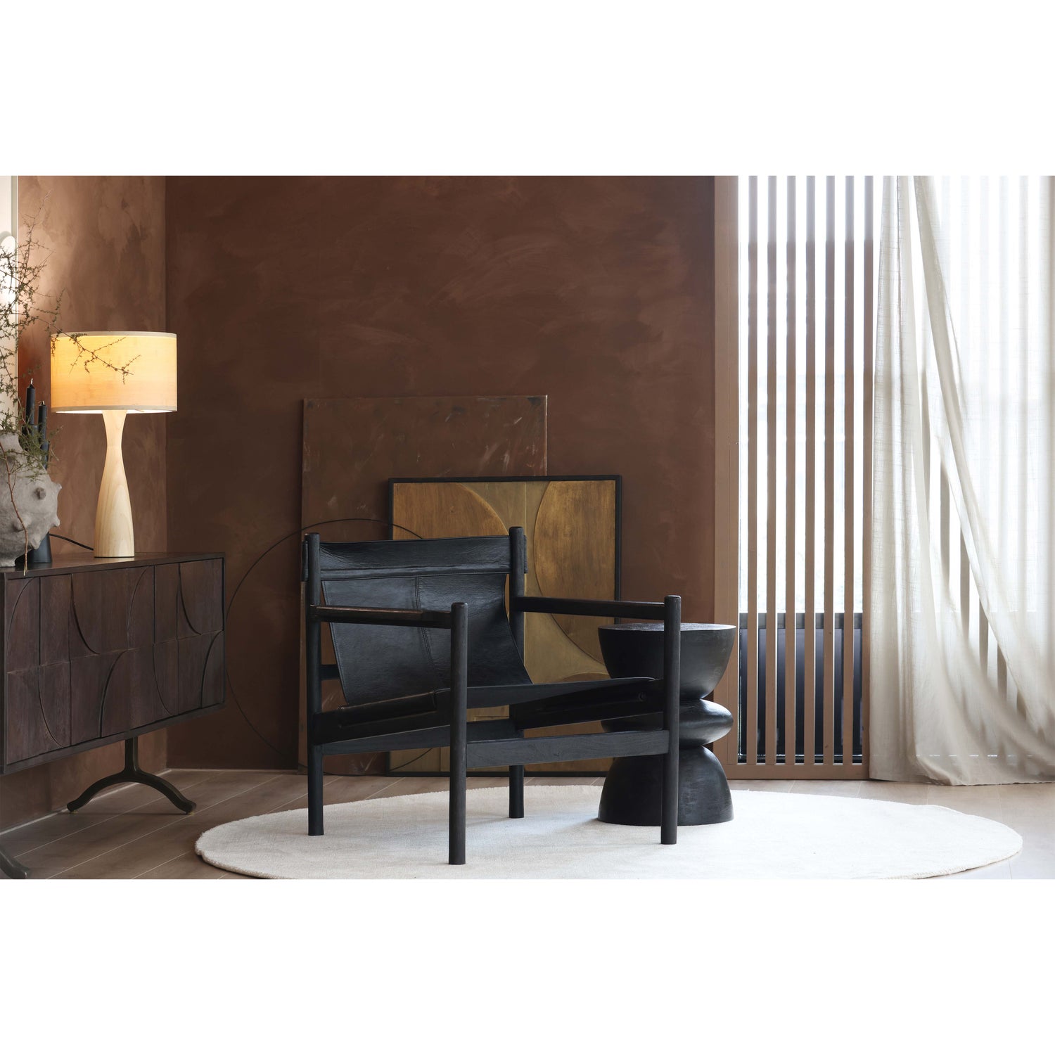 800952-Z-801285-B-800199-I-801089-N-800991-W-02_SF_BP_Chill_fauteuil_Ravel_vloerkleed_Topic_artwork_Lunar_tafellamp_Draw_dressoir.jpg?auto=webp&format=png&width=1500&height=1500