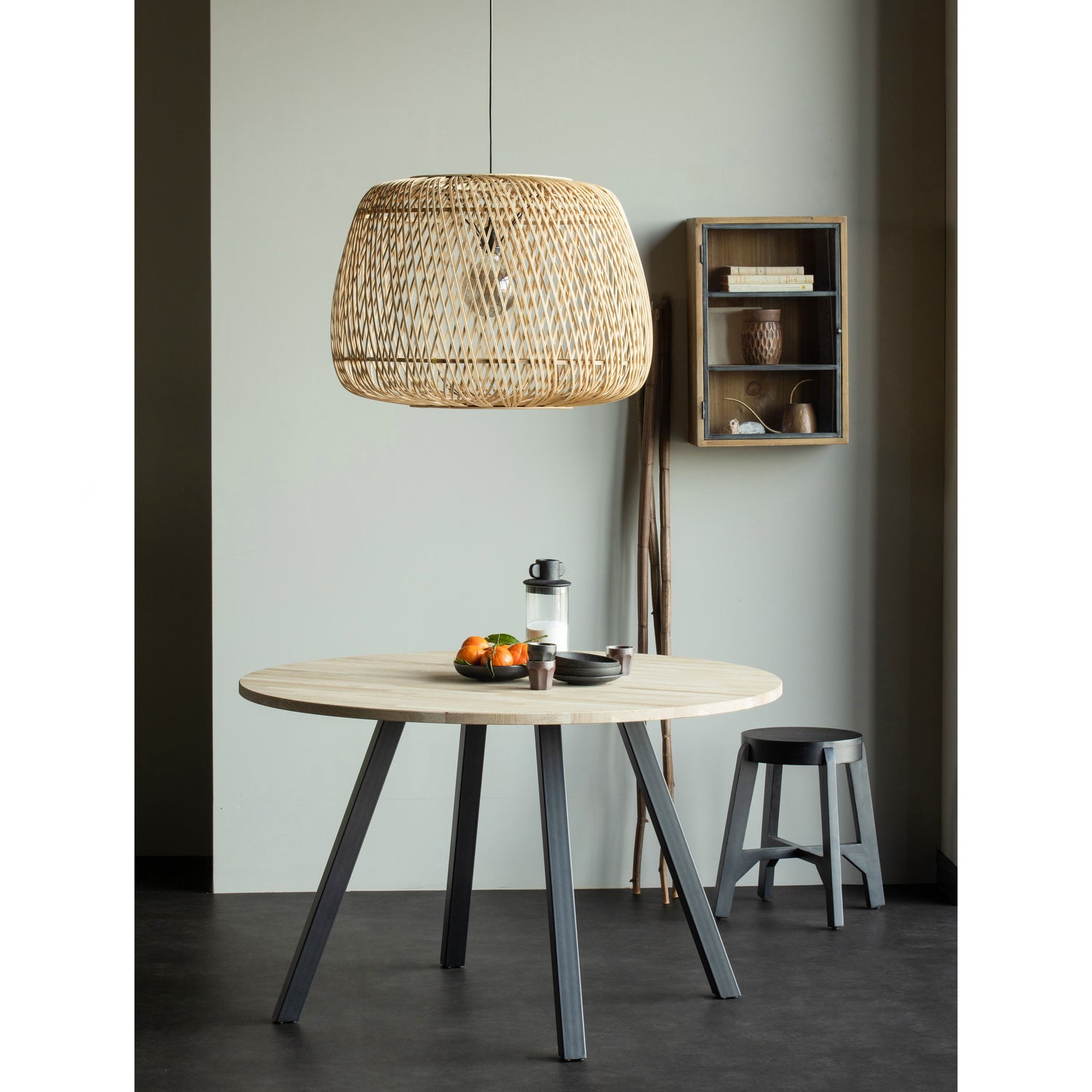 376010-376028-377149-N-01_SF_FA_Tablo_2_standen_poot_rond_tafelblad_eiken_Moza_lamp.jpg?auto=webp&format=png&width=1500&height=1500